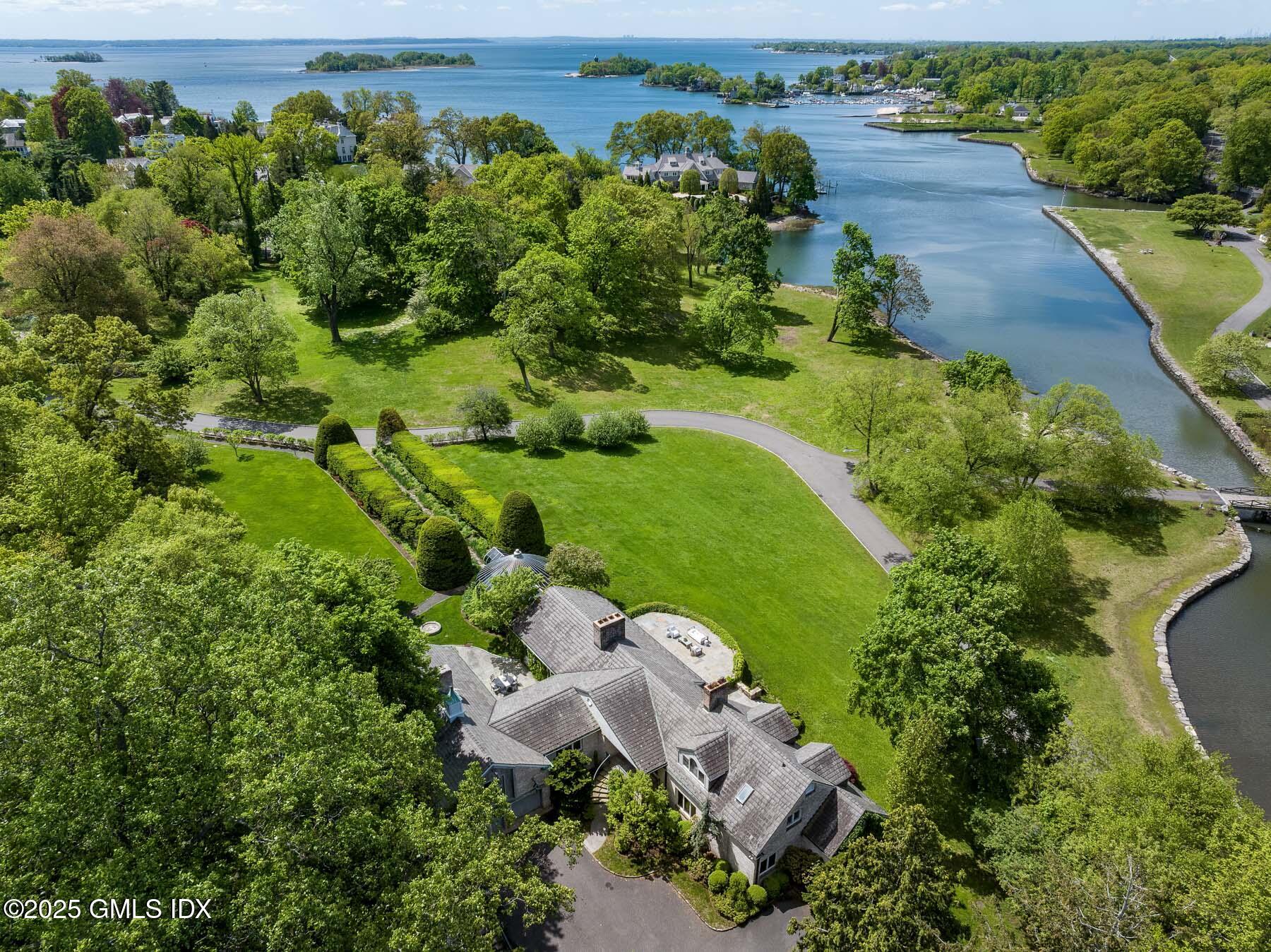 Property for Sale at 33 Meadow Wood Drive, Greenwich, Connecticut - Bedrooms: 5 
Bathrooms: 5  - $8,950,000