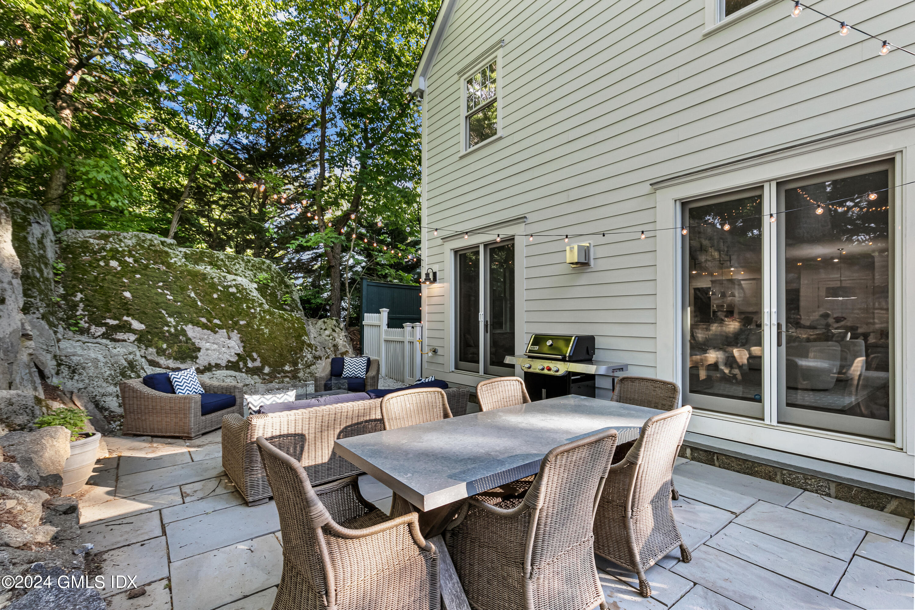 Cos Cob, Connecticut 06807, United States, 6 Bedrooms Bedrooms, ,7 BathroomsBathrooms,Residential,Pending,120282