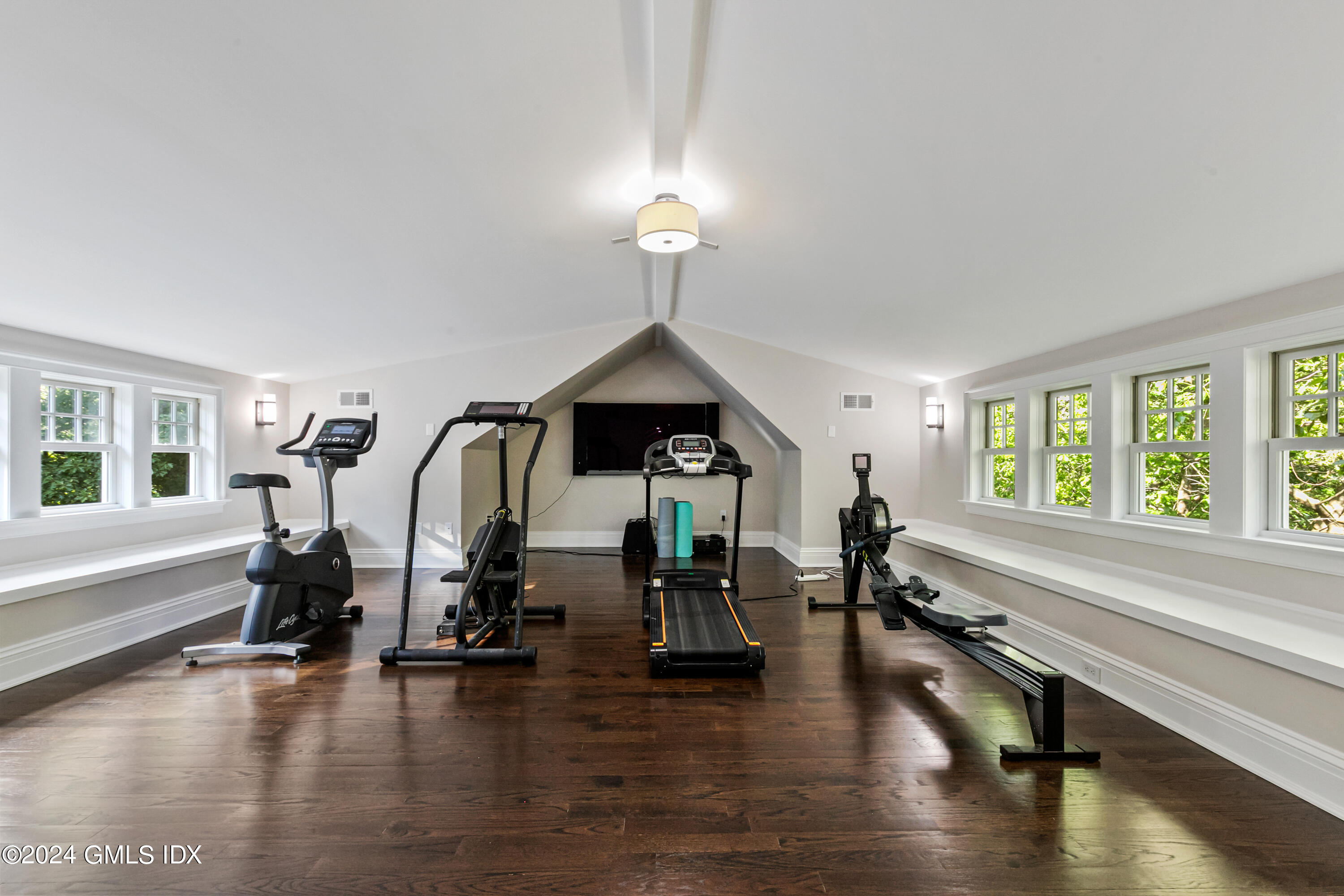 Cos Cob, Connecticut 06807, United States, 6 Bedrooms Bedrooms, ,7 BathroomsBathrooms,Residential,Pending,120282