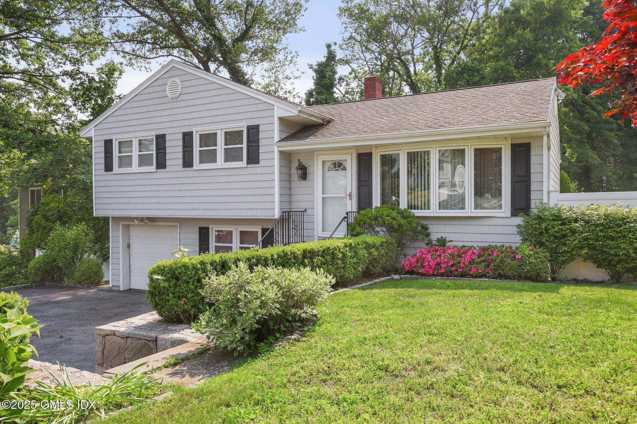 31 Homestead Road, Greenwich, Connecticut - 3 Bedrooms  
2 Bathrooms - 