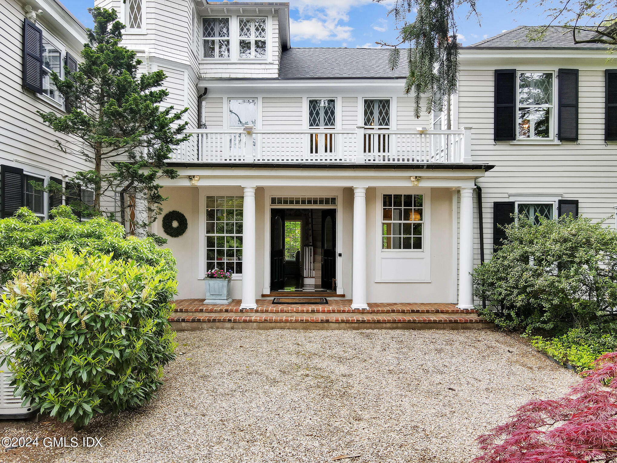 190 Lake Avenue, Greenwich, Connecticut - 7 Bedrooms  
7.5 Bathrooms - 