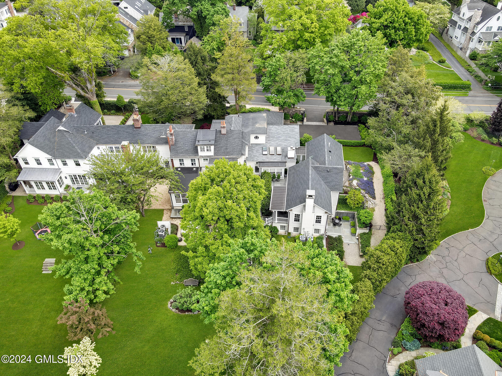 Property for Sale at 190 Lake Avenue, Greenwich, Connecticut - Bedrooms: 7 
Bathrooms: 7.5  - $5,995,000