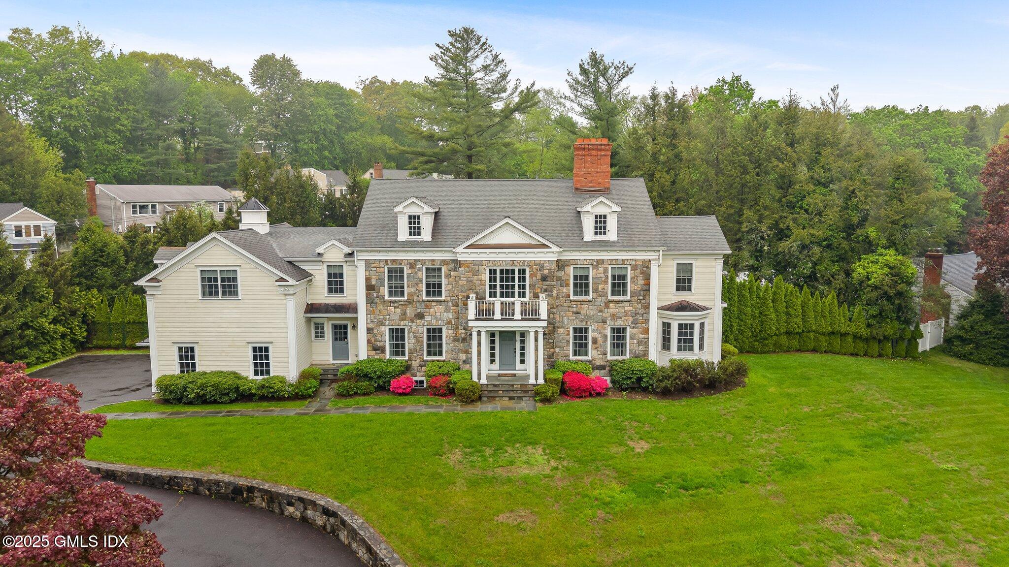 6 Coachlamp Lane, Greenwich, Connecticut - 5 Bedrooms  
6.5 Bathrooms - 