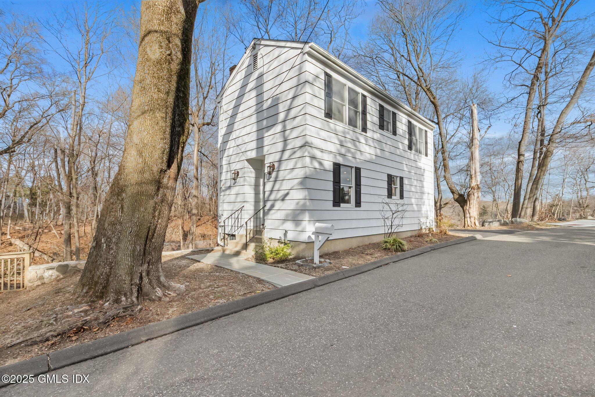 Rental Property at 35 N Hawthorne Street, Greenwich, Connecticut - Bedrooms: 2 
Bathrooms: 1  - $4,000 MO.