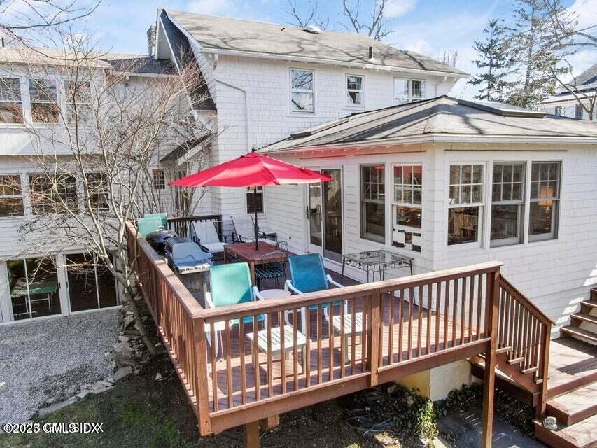 22 Tomac Avenue, Old Greenwich, Connecticut - 5 Bedrooms  
4 Bathrooms - 
