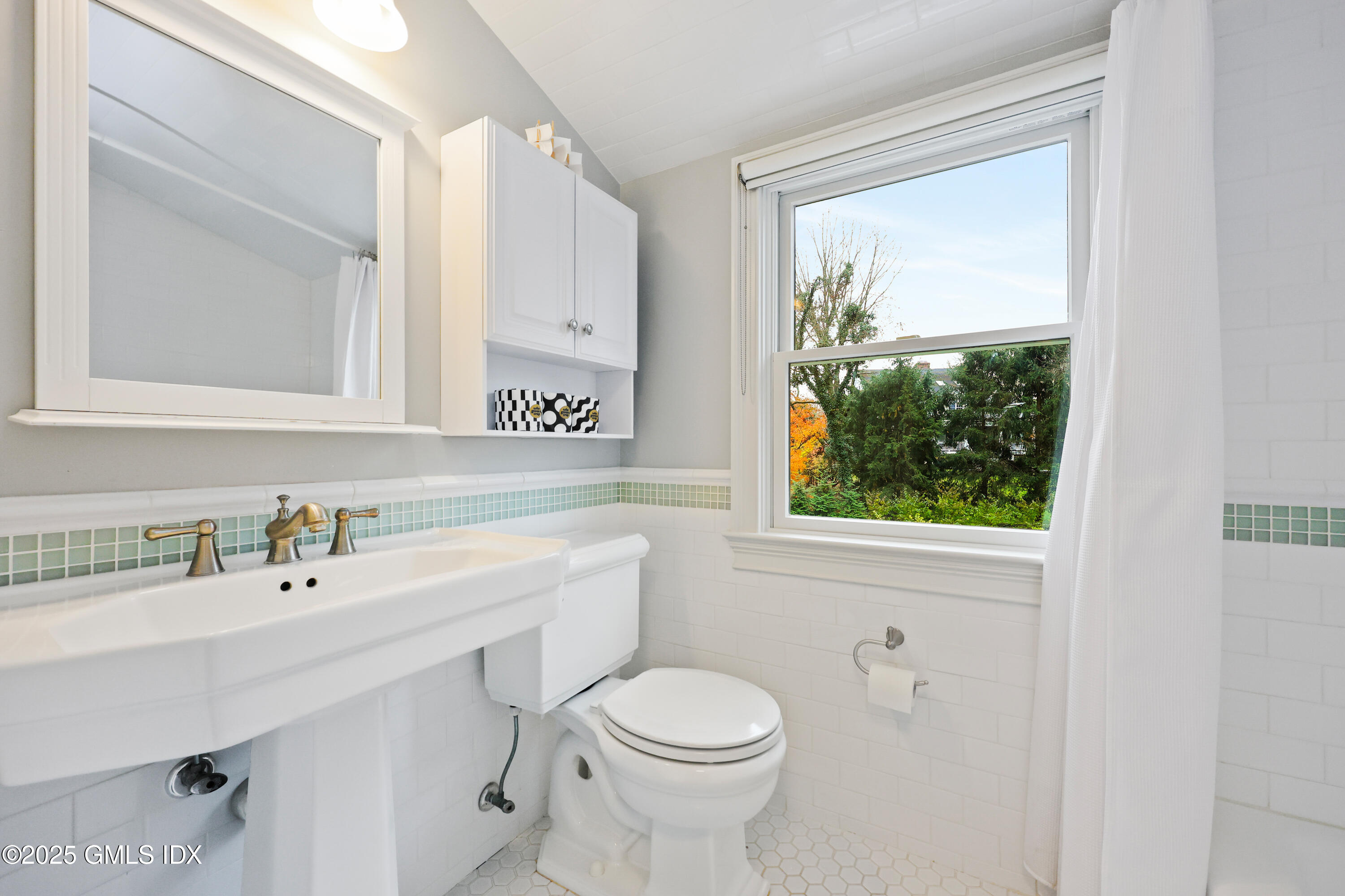 Riverside, Connecticut 06878, United States, 4 Bedrooms Bedrooms, ,3 BathroomsBathrooms,Residential,Coming Soon,249400