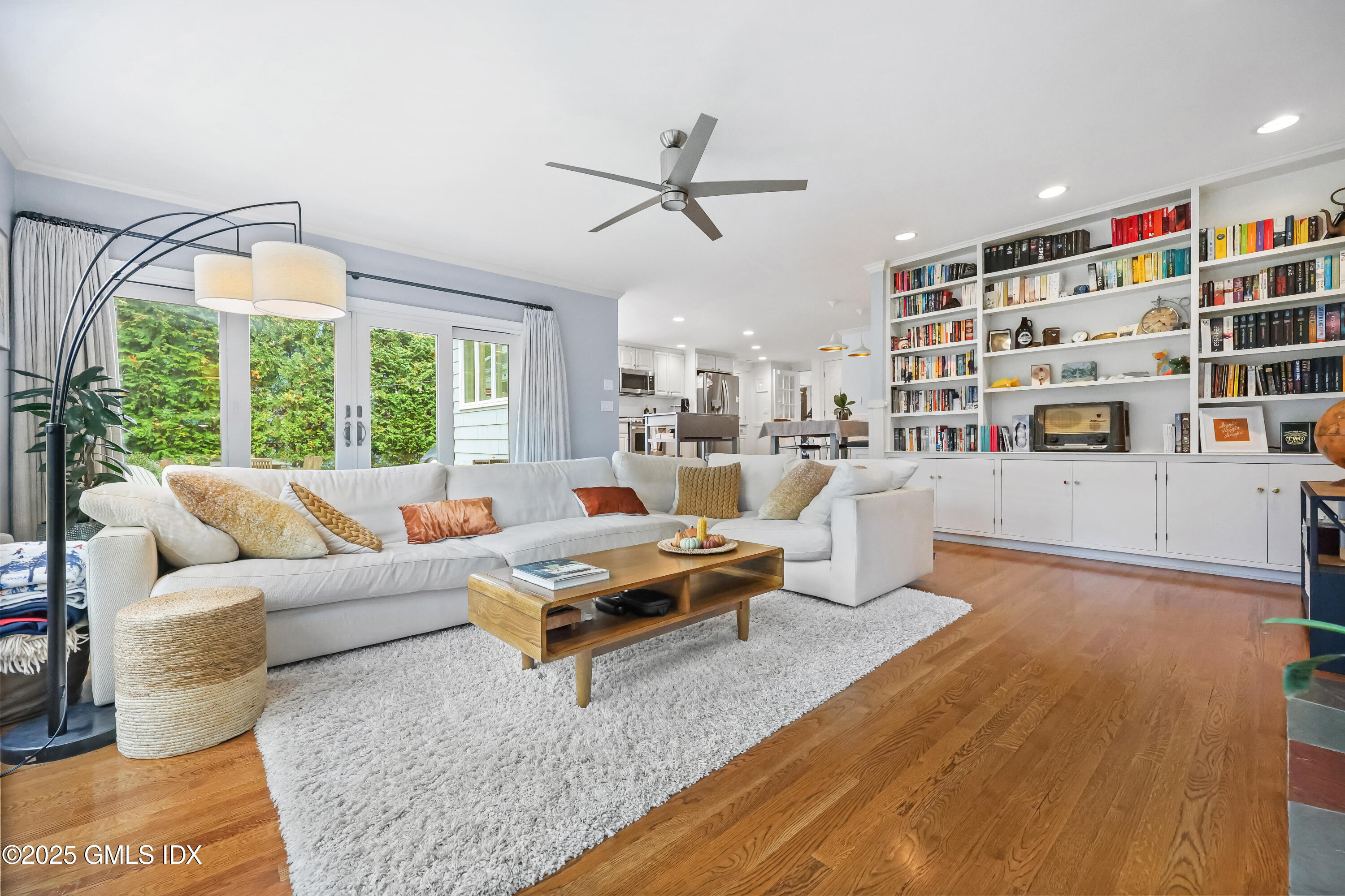 Riverside, Connecticut 06878, United States, 4 Bedrooms Bedrooms, ,3 BathroomsBathrooms,Residential,Coming Soon,249400