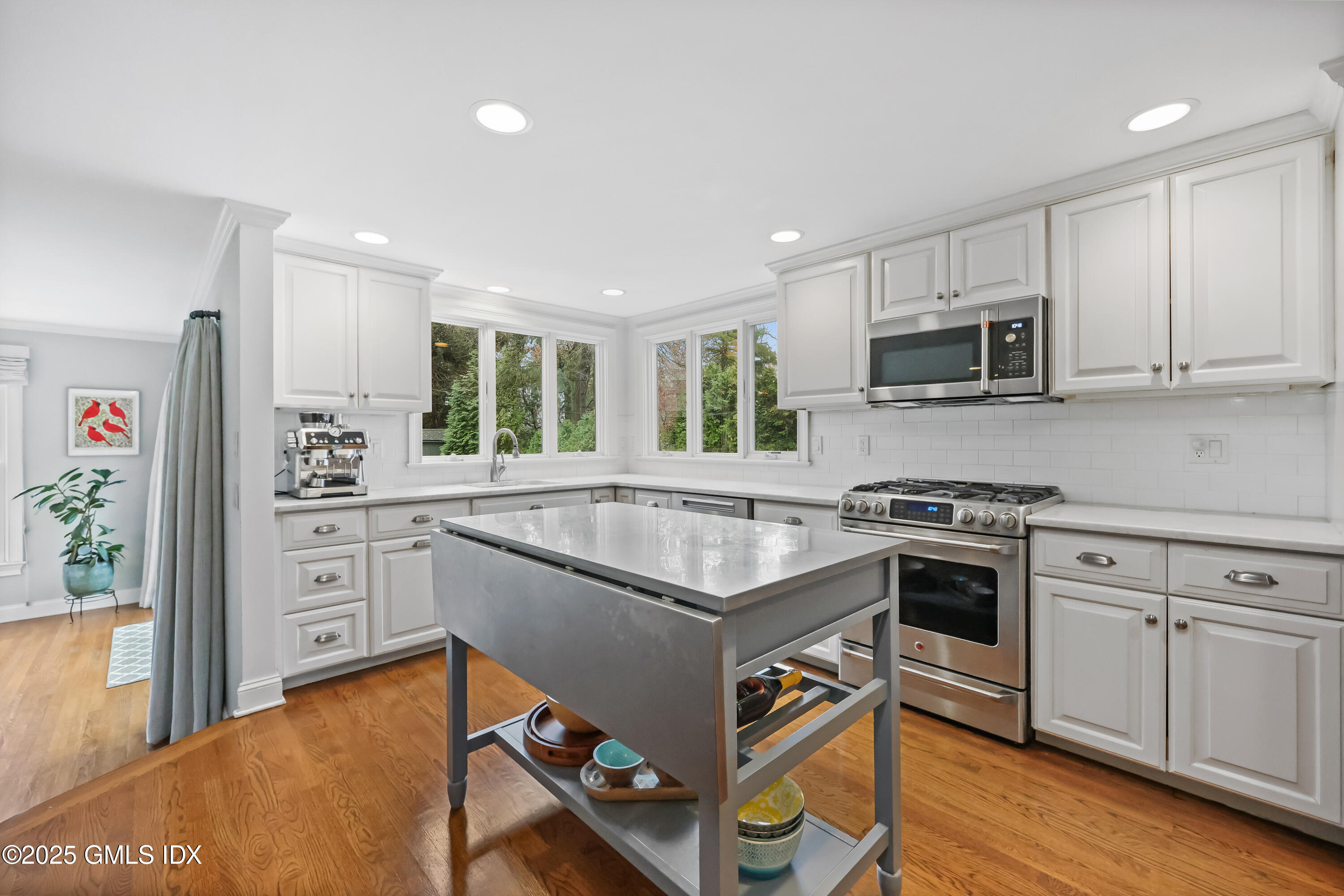 Riverside, Connecticut 06878, United States, 4 Bedrooms Bedrooms, ,3 BathroomsBathrooms,Residential,Coming Soon,249400