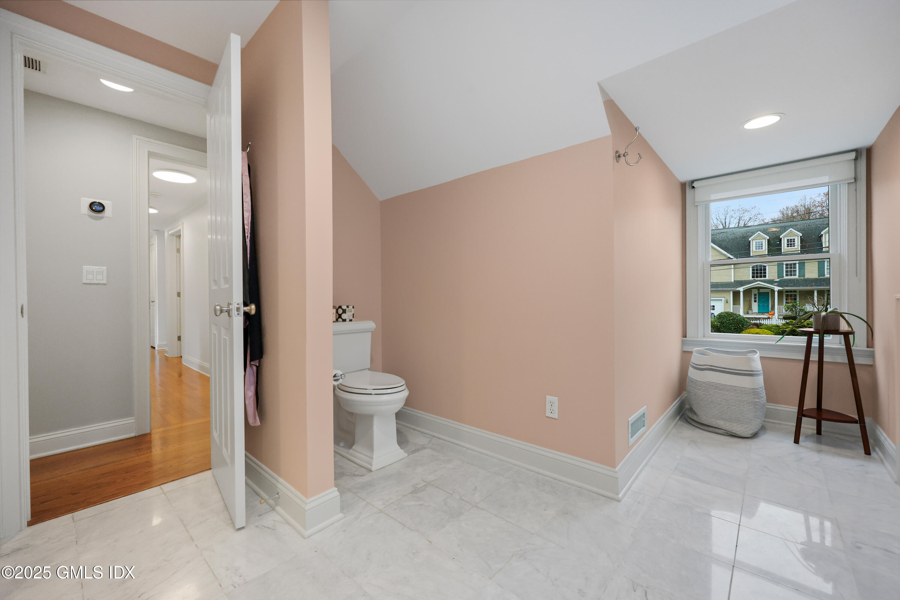 Riverside, Connecticut 06878, United States, 4 Bedrooms Bedrooms, ,3 BathroomsBathrooms,Residential,Coming Soon,249400