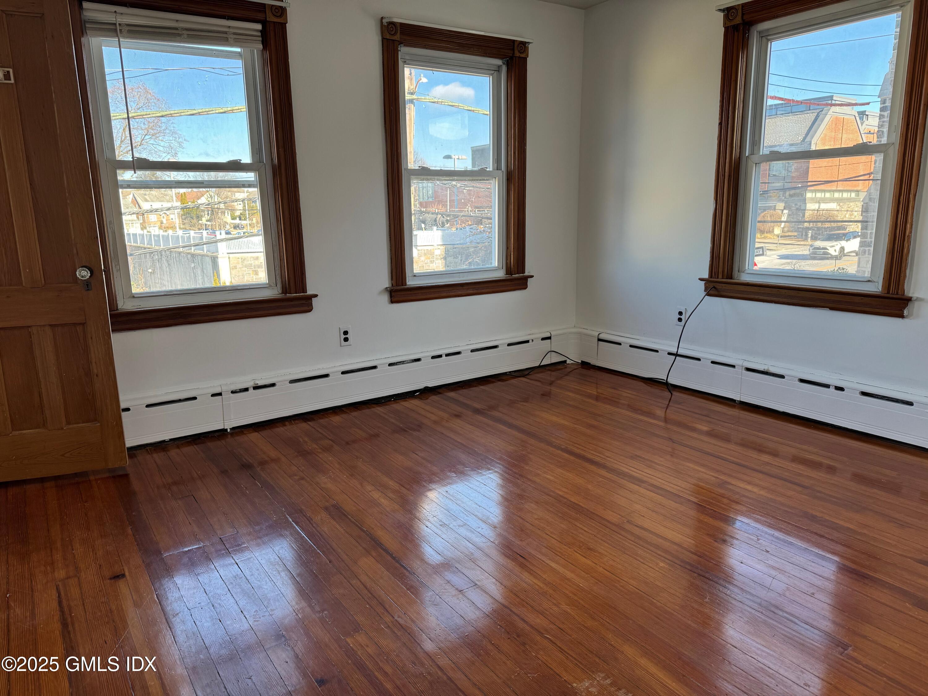 Greenwich, Connecticut 06830, United States, 4 Bedrooms Bedrooms, ,1 BathroomBathrooms,Residential,Active,20672