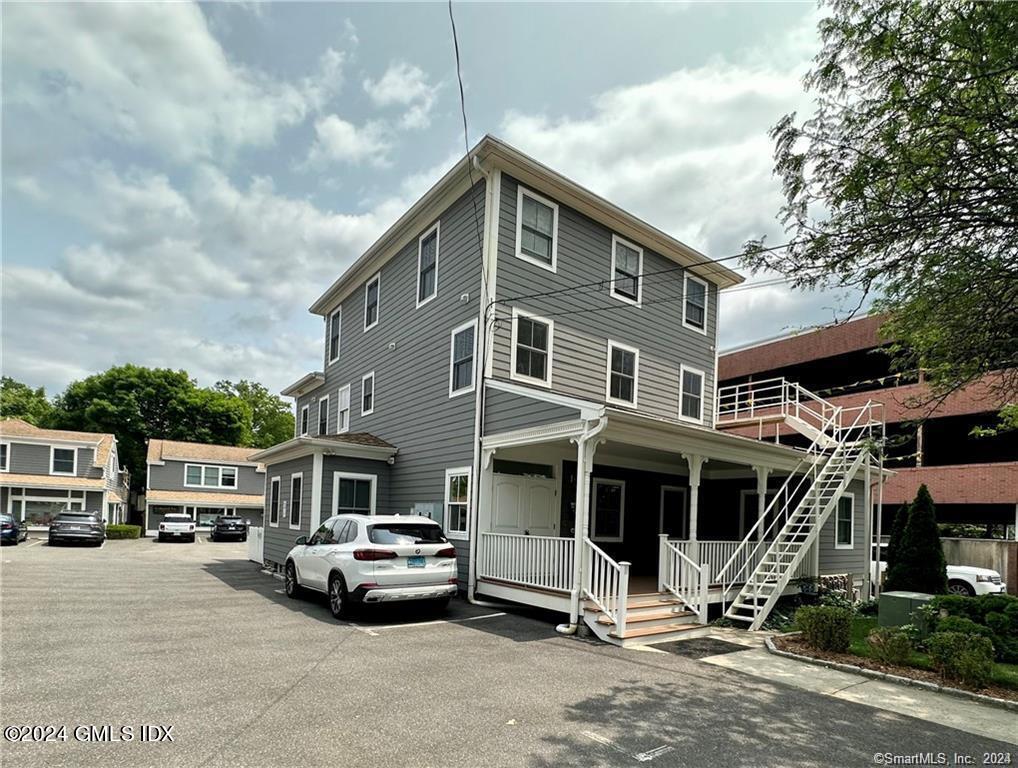 Rental Property at 137 Mason Street, Greenwich, Connecticut - Bedrooms: 1 
Bathrooms: 1  - $2,600 MO.
