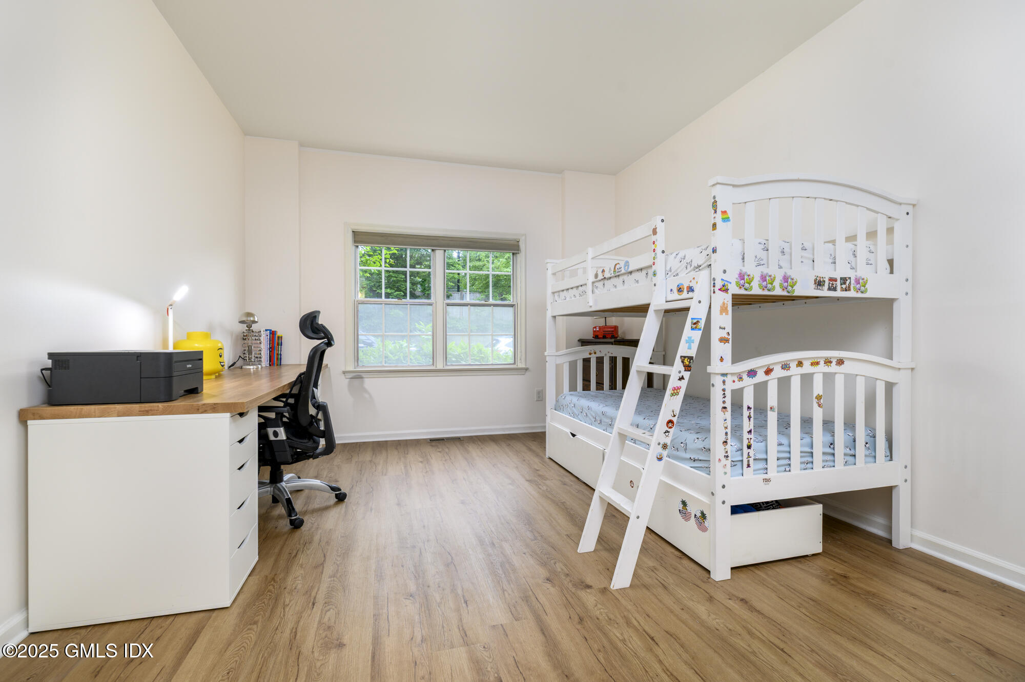 Old Greenwich, Connecticut 06870, United States, 2 Bedrooms Bedrooms, ,2 BathroomsBathrooms,Residential,Active,188408