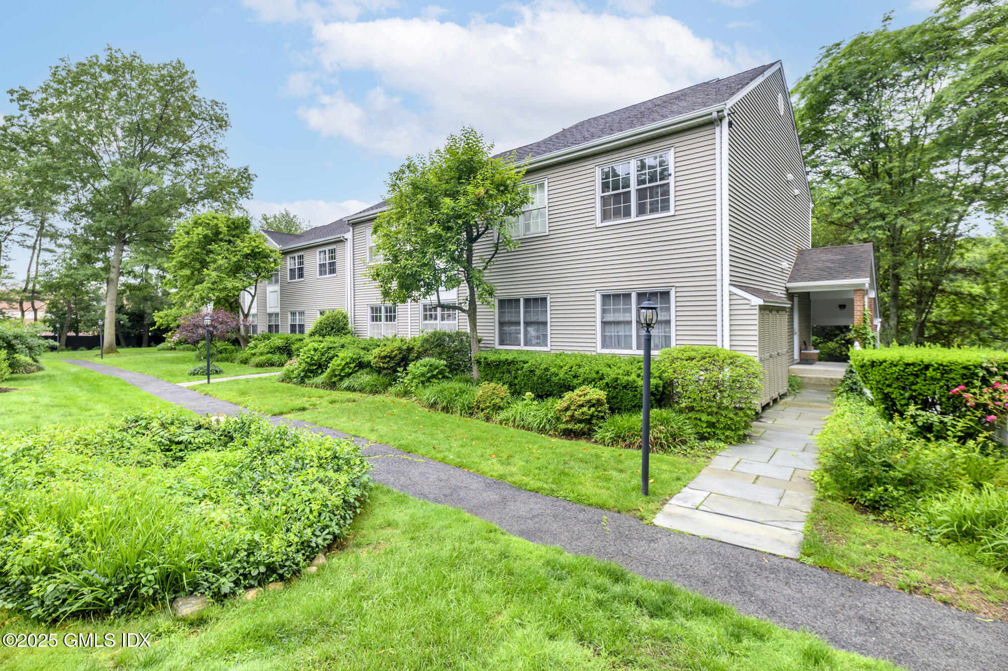 Old Greenwich, Connecticut 06870, United States, 2 Bedrooms Bedrooms, ,2 BathroomsBathrooms,Residential,Active,188408