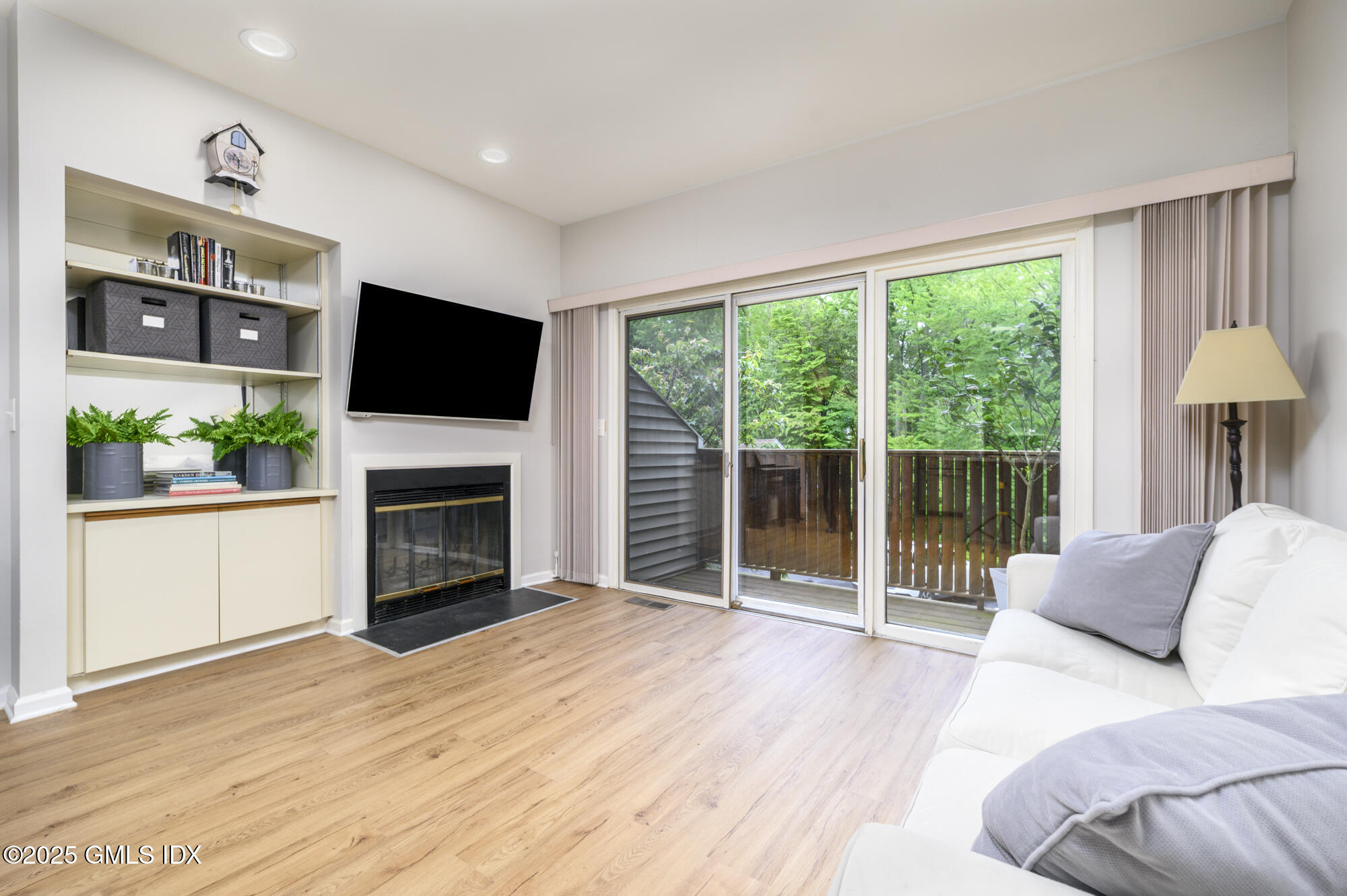 Old Greenwich, Connecticut 06870, United States, 2 Bedrooms Bedrooms, ,2 BathroomsBathrooms,Residential,Active,188408