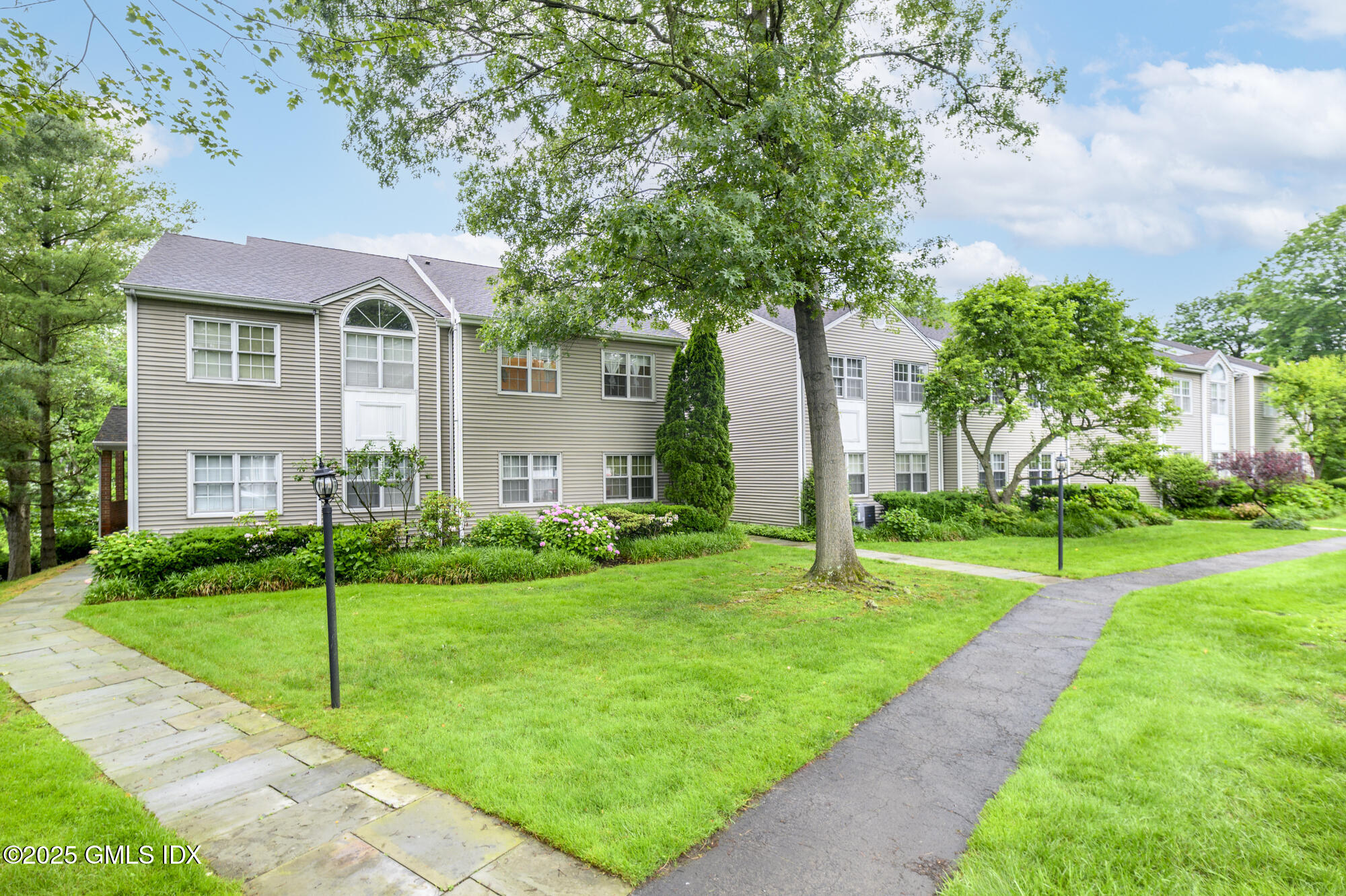 Old Greenwich, Connecticut 06870, United States, 2 Bedrooms Bedrooms, ,2 BathroomsBathrooms,Residential,Active,188408