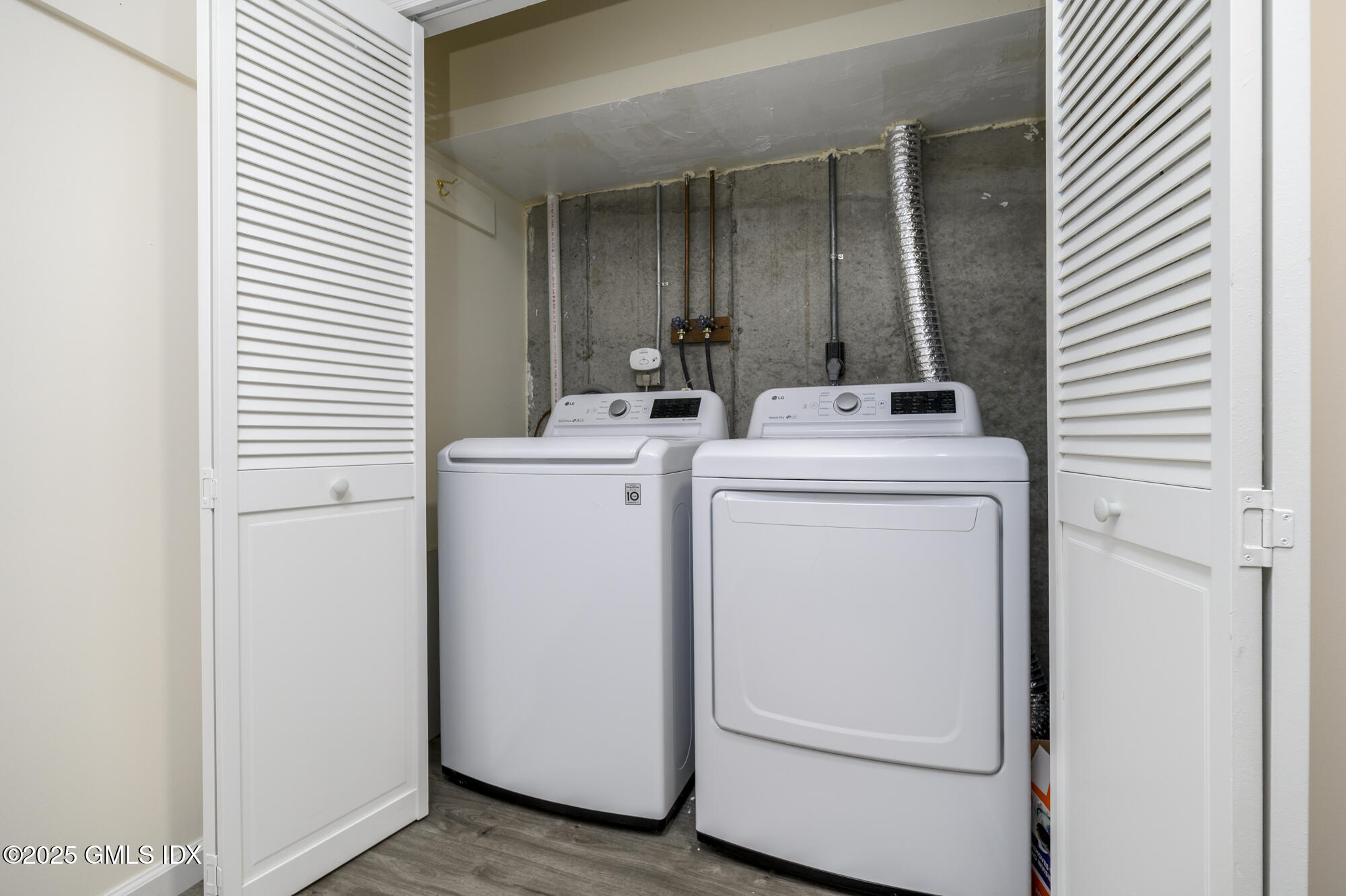 Old Greenwich, Connecticut 06870, United States, 2 Bedrooms Bedrooms, ,2 BathroomsBathrooms,Residential,Active,188408