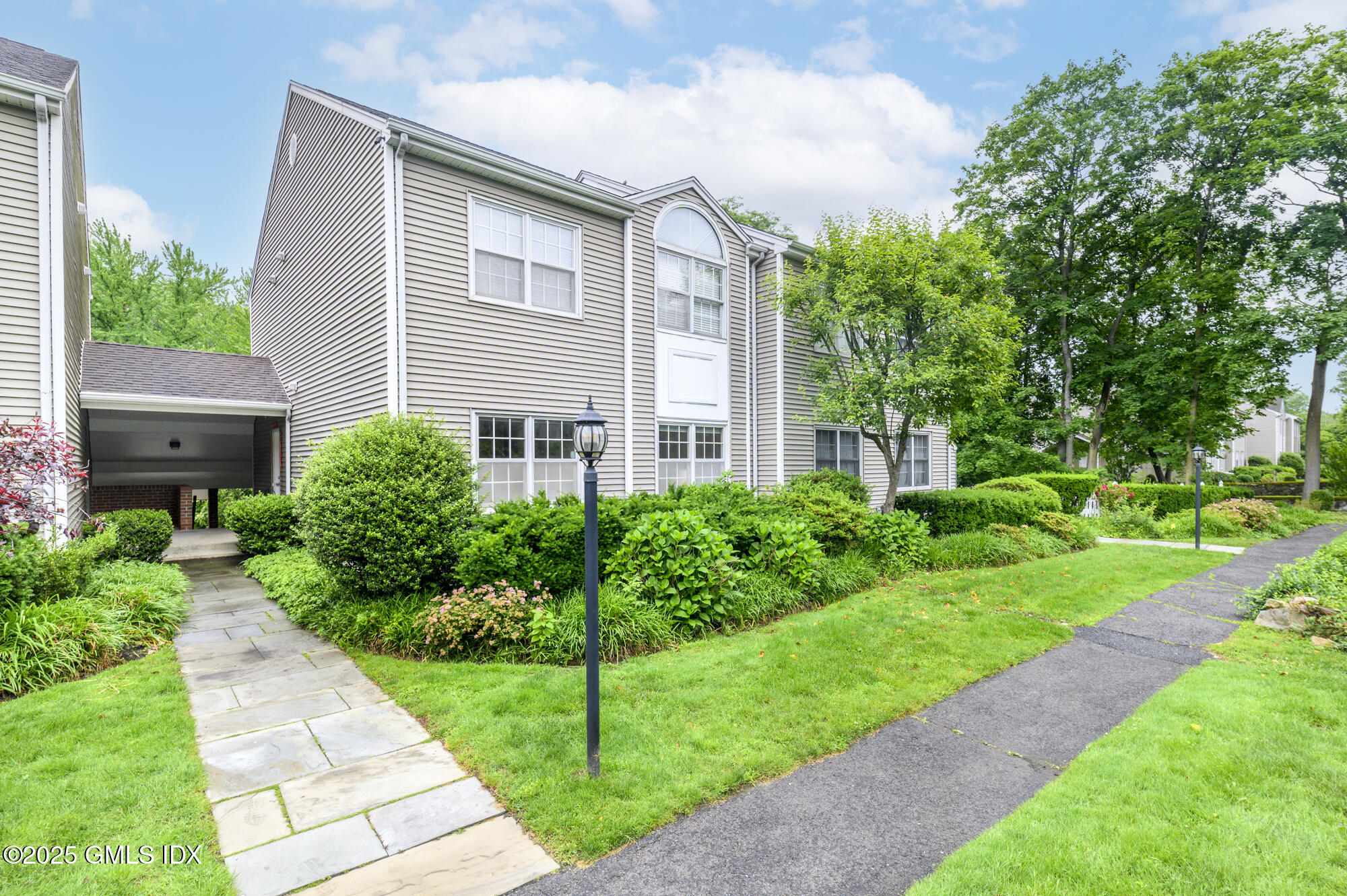 Old Greenwich, Connecticut 06870, United States, 2 Bedrooms Bedrooms, ,2 BathroomsBathrooms,Residential,Active,188408