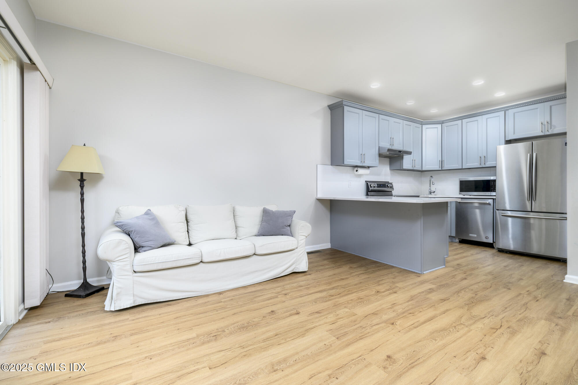 Old Greenwich, Connecticut 06870, United States, 2 Bedrooms Bedrooms, ,2 BathroomsBathrooms,Residential,Active,188408