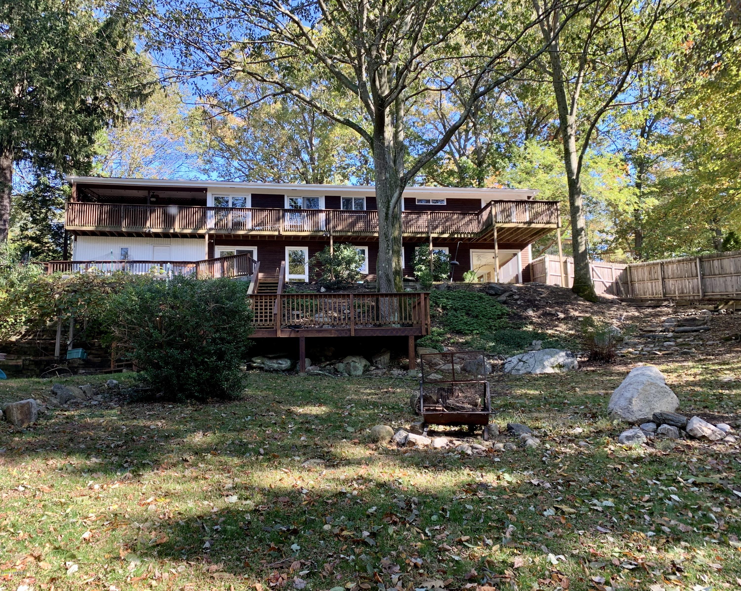 5 Crawford Terrace, Riverside, Connecticut - 5 Bedrooms  
4 Bathrooms - 