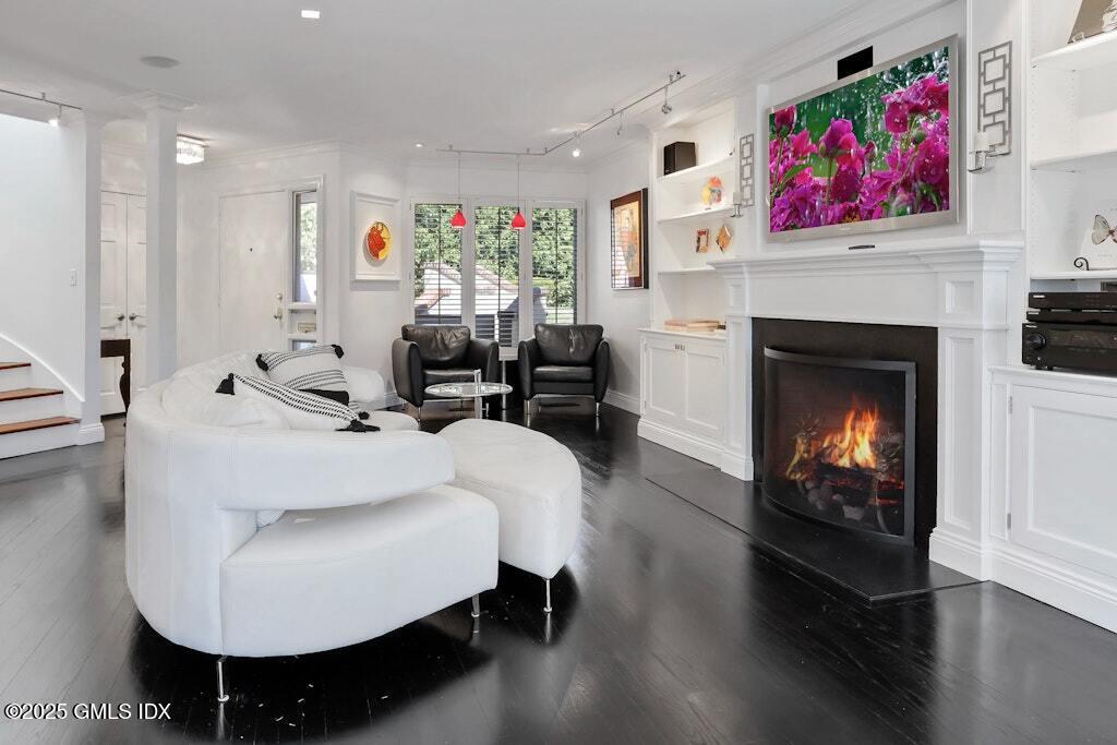 Property for Sale at 101 Lewis Street, Greenwich, Connecticut - Bedrooms: 3 
Bathrooms: 2.5  - $1,895,000