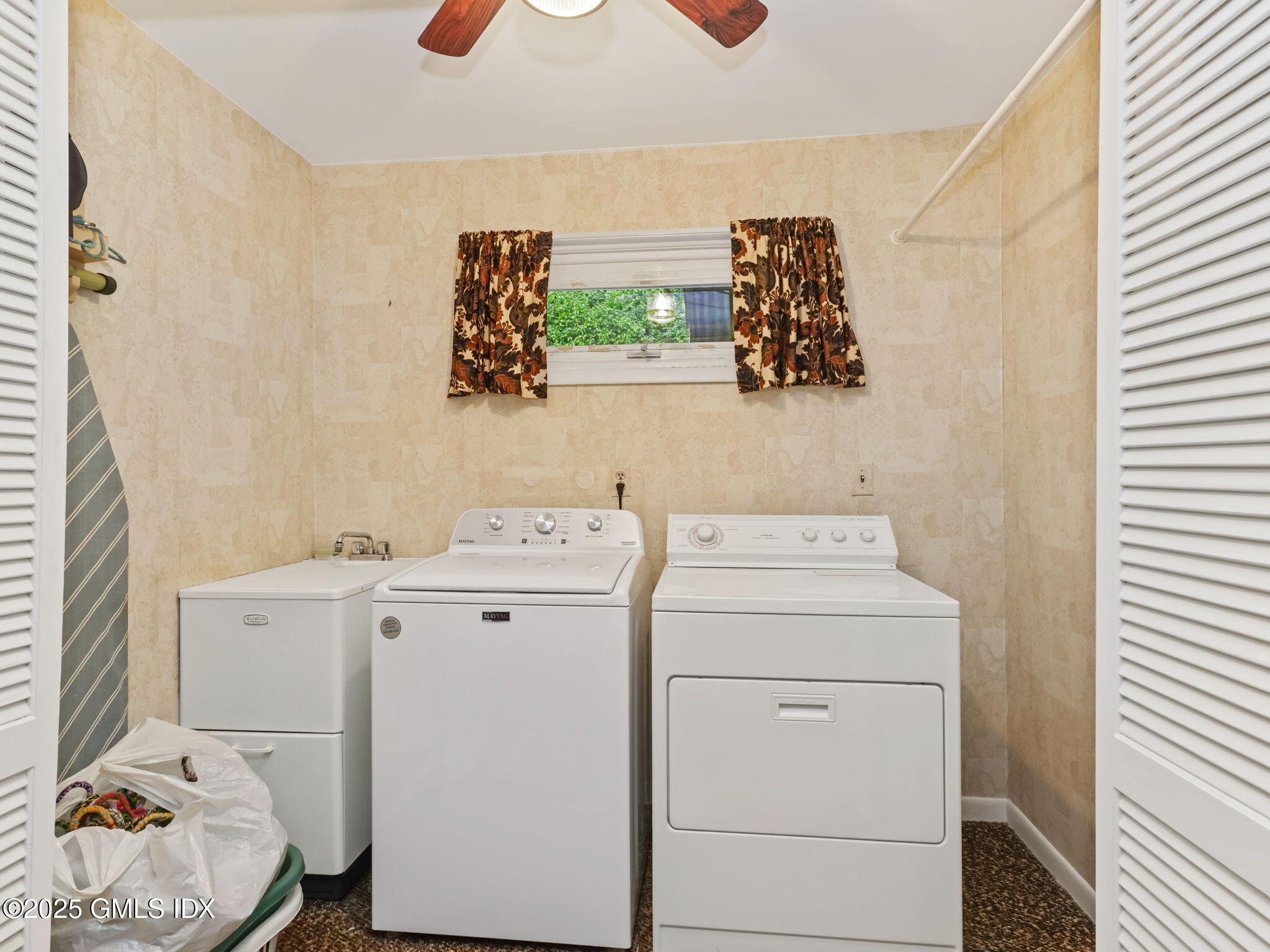 Cos Cob, Connecticut 06807, United States, 3 Bedrooms Bedrooms, ,3 BathroomsBathrooms,Residential,Active,138387