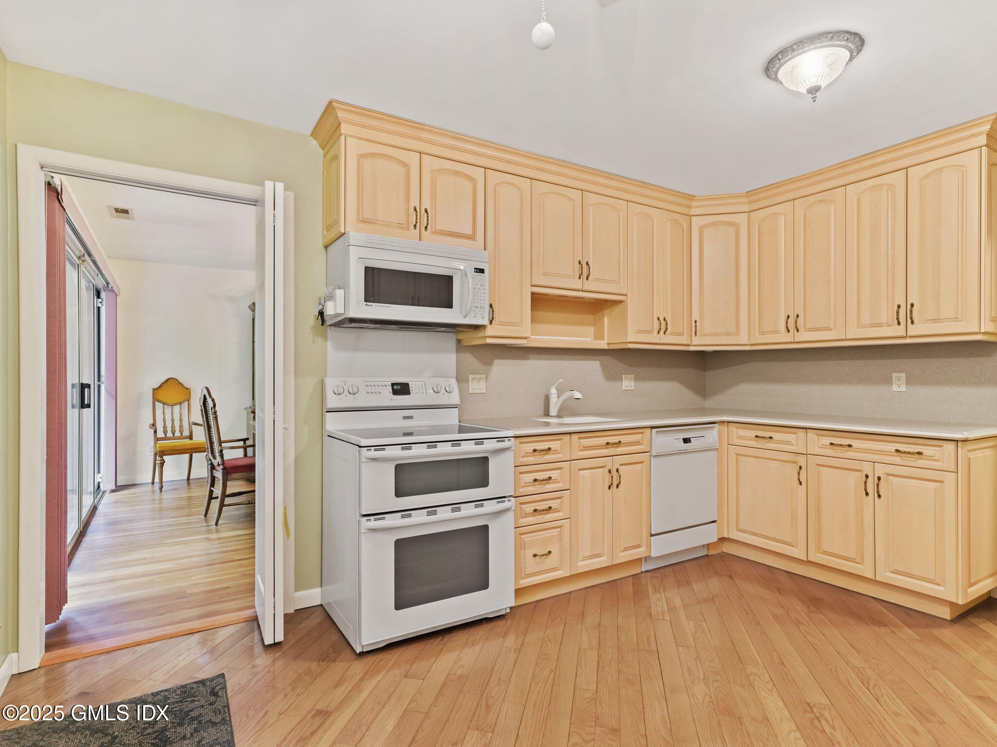 Cos Cob, Connecticut 06807, United States, 3 Bedrooms Bedrooms, ,3 BathroomsBathrooms,Residential,Active,138387