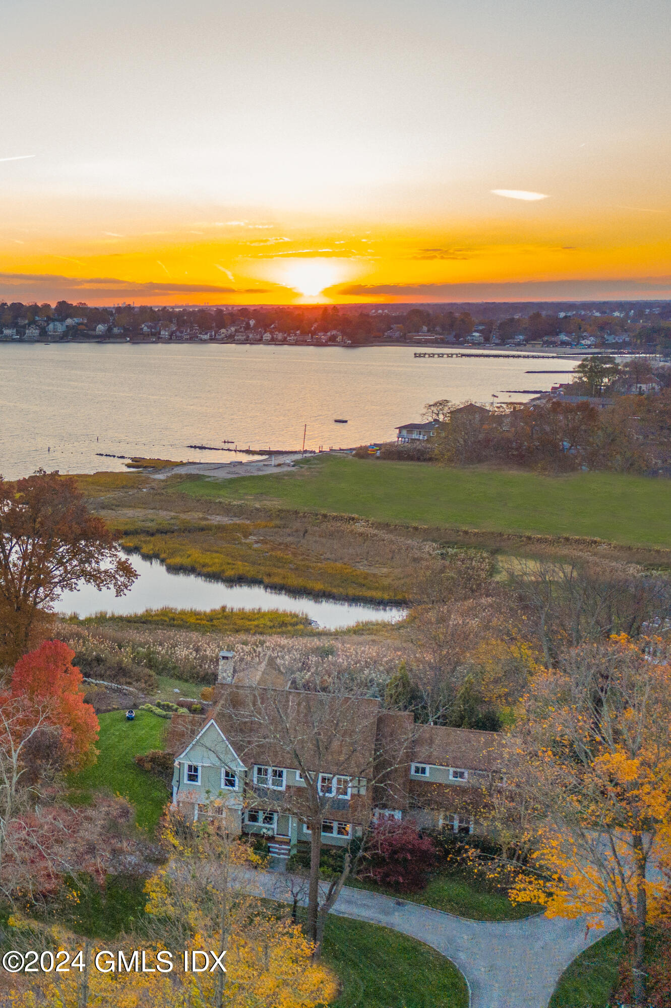 Property for Sale at 65 Wallacks Drive, Stamford, Connecticut - Bedrooms: 4 
Bathrooms: 6  - $2,900,000
