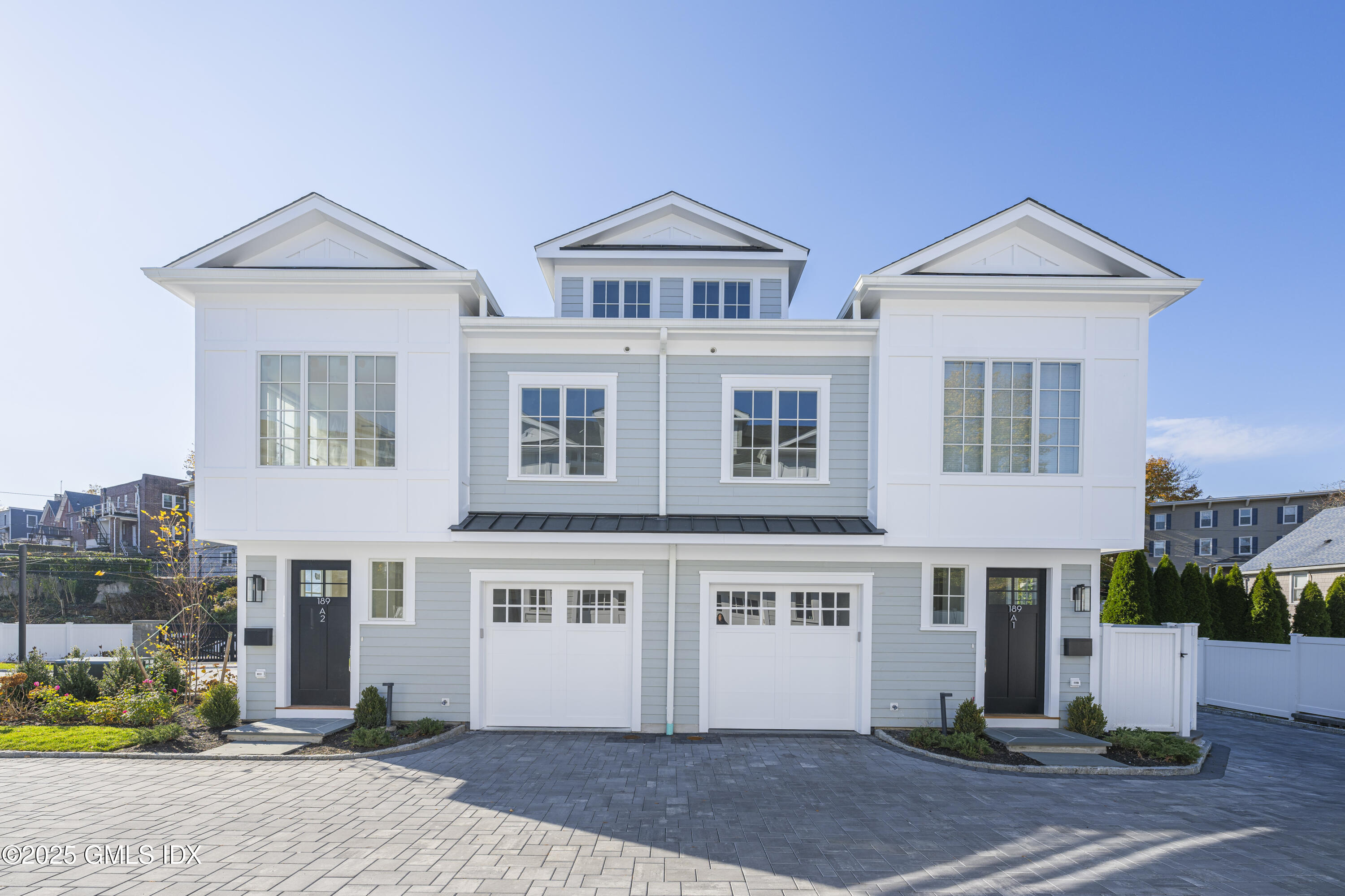 189 Davis Avenue, Greenwich, Connecticut - 4 Bedrooms  
5 Bathrooms - 