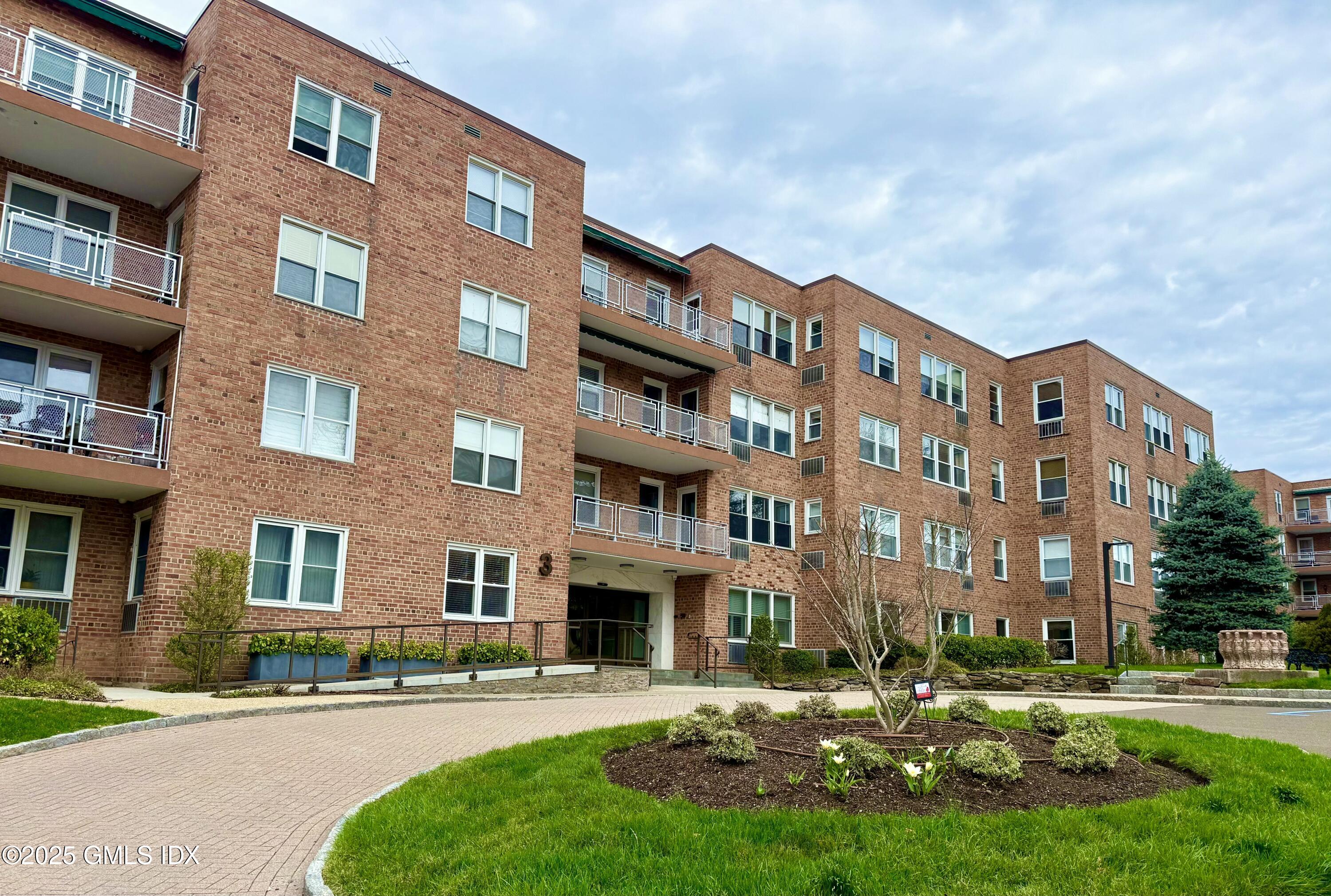 Property for Sale at 3 Putnam Hill, Greenwich, Connecticut - Bedrooms: 1 
Bathrooms: 1  - $395,000