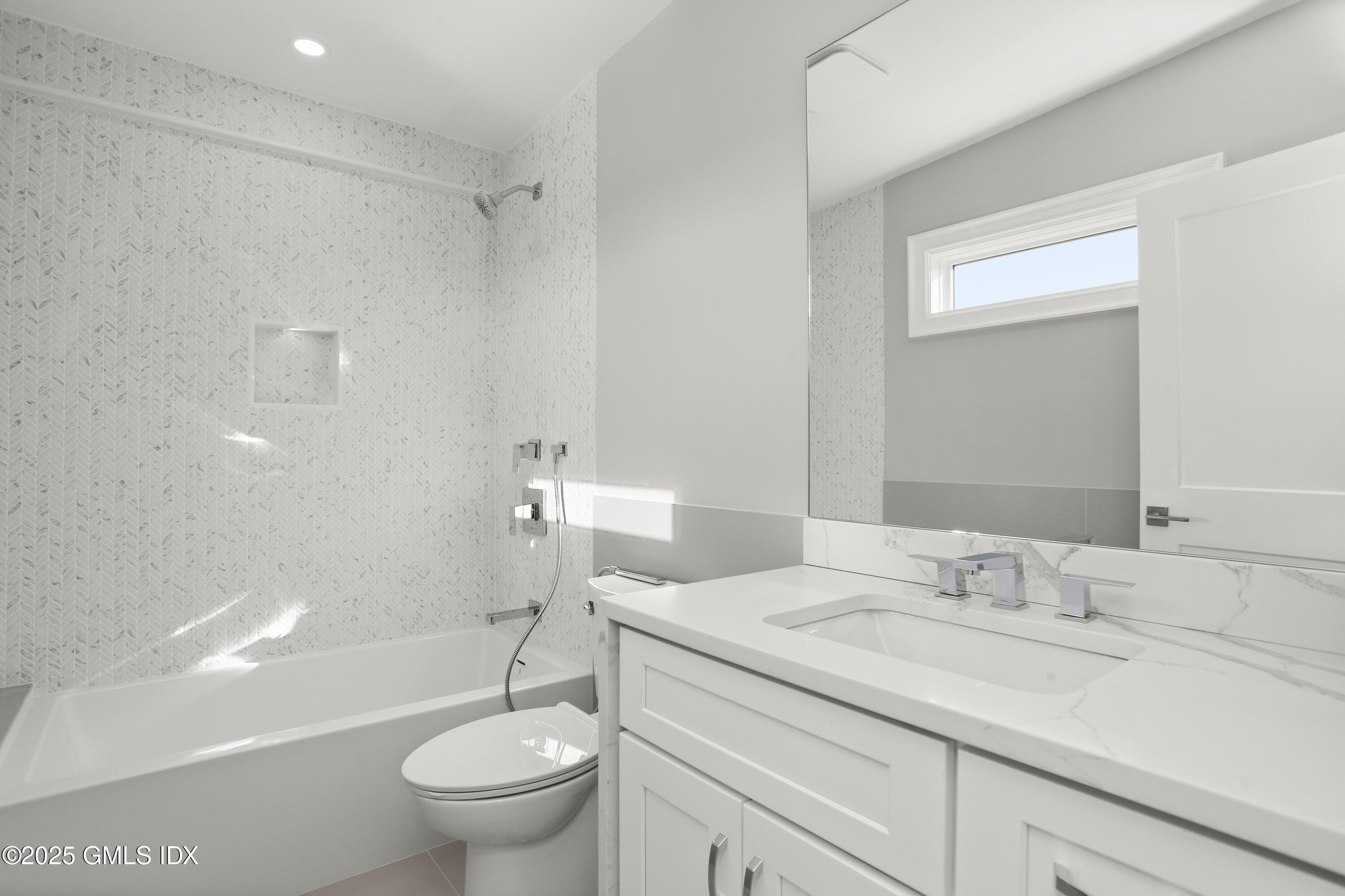 Cos Cob, Connecticut 06807, United States, 4 Bedrooms Bedrooms, ,5 BathroomsBathrooms,Residential,Contingent,116768