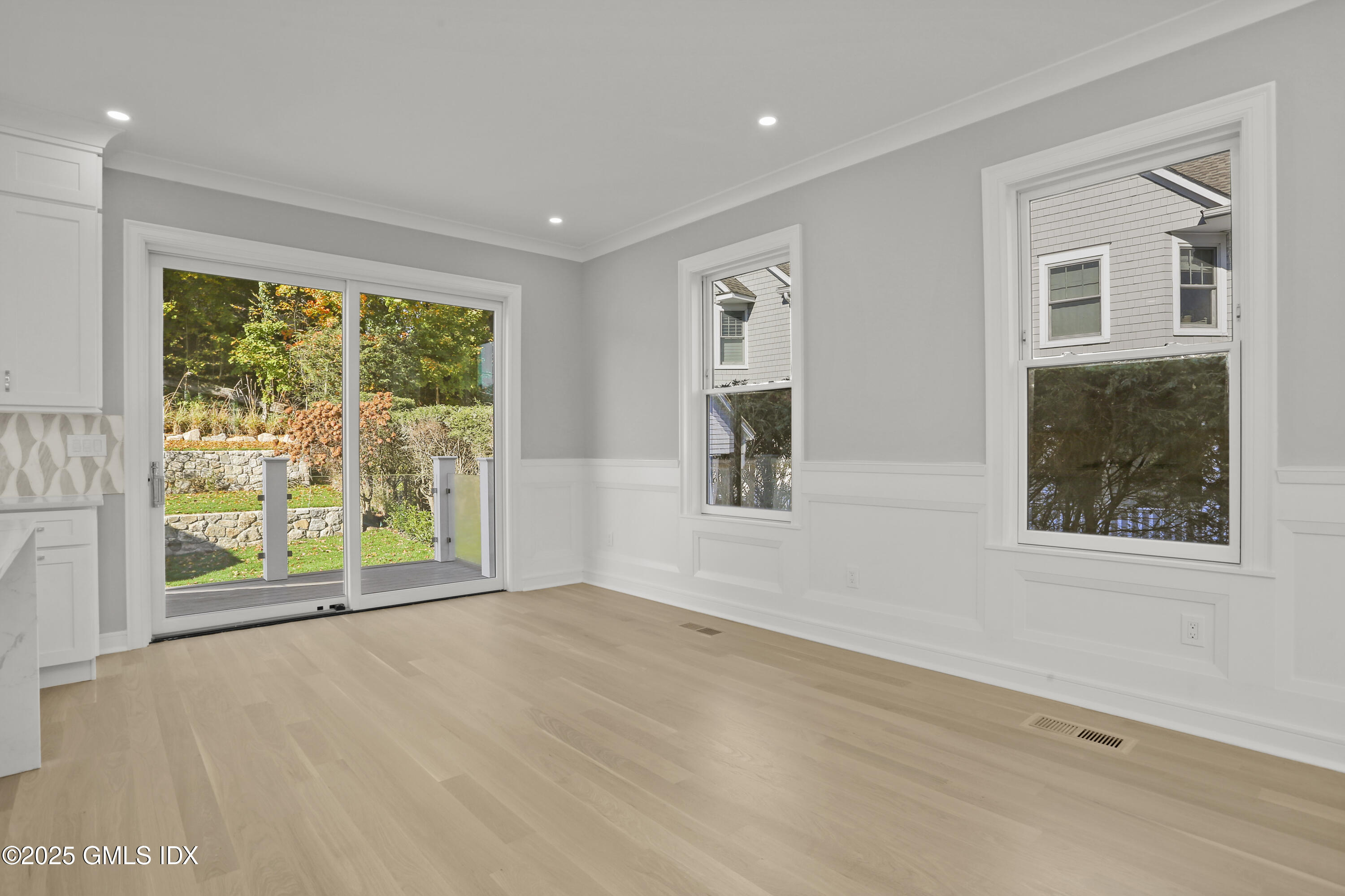 Cos Cob, Connecticut 06807, United States, 4 Bedrooms Bedrooms, ,5 BathroomsBathrooms,Residential,Contingent,116768