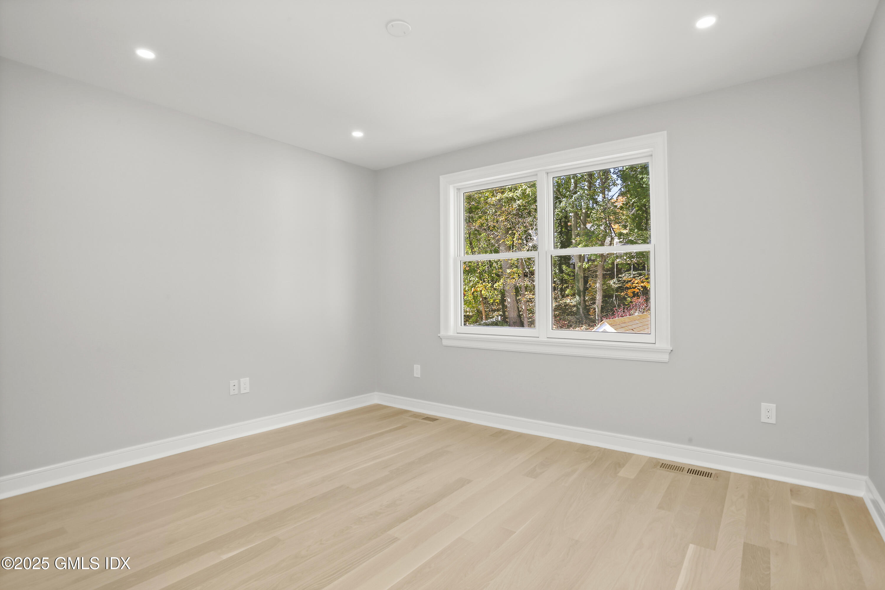 Cos Cob, Connecticut 06807, United States, 4 Bedrooms Bedrooms, ,5 BathroomsBathrooms,Residential,Contingent,116768