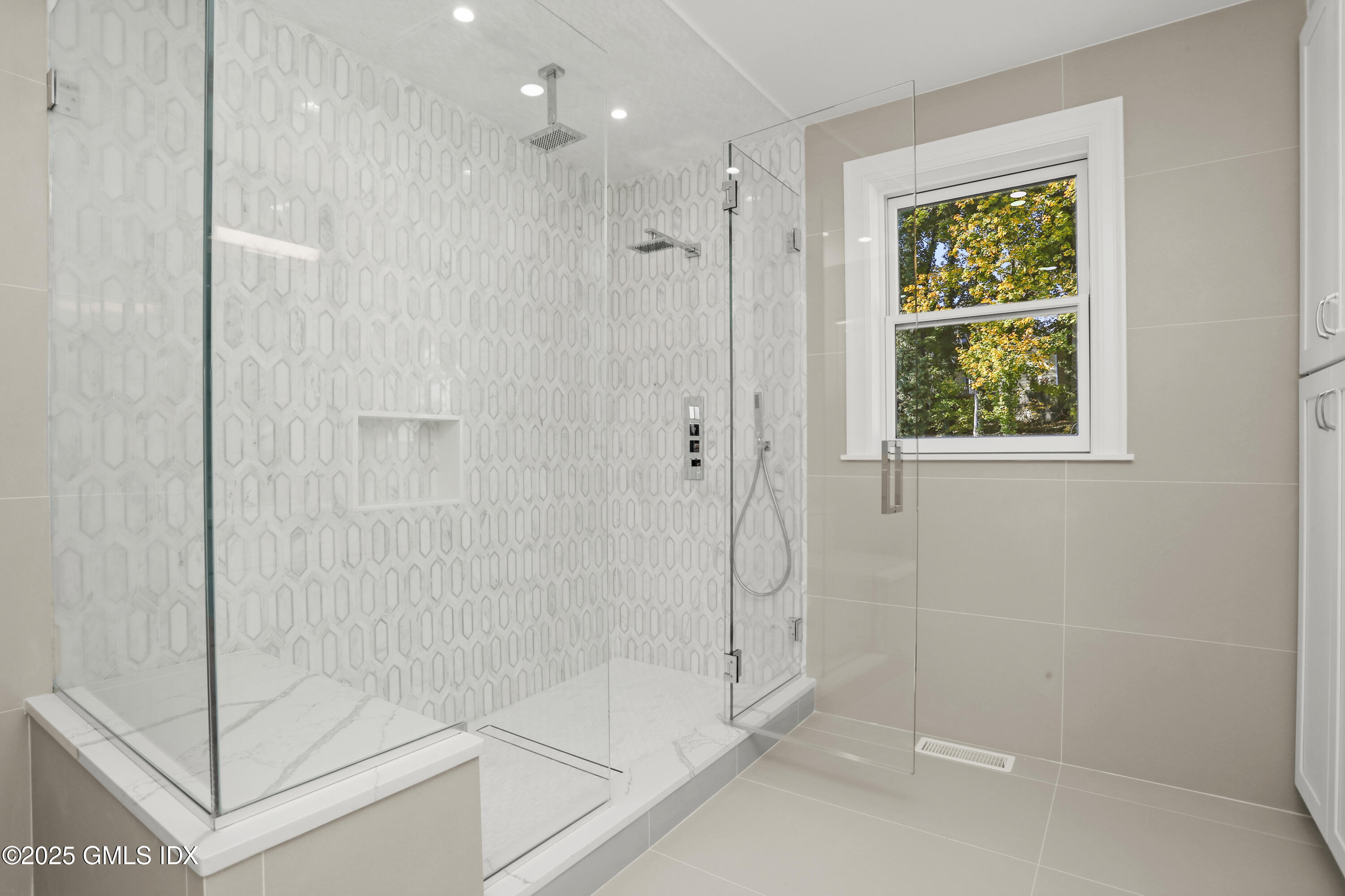 Cos Cob, Connecticut 06807, United States, 4 Bedrooms Bedrooms, ,5 BathroomsBathrooms,Residential,Contingent,116768