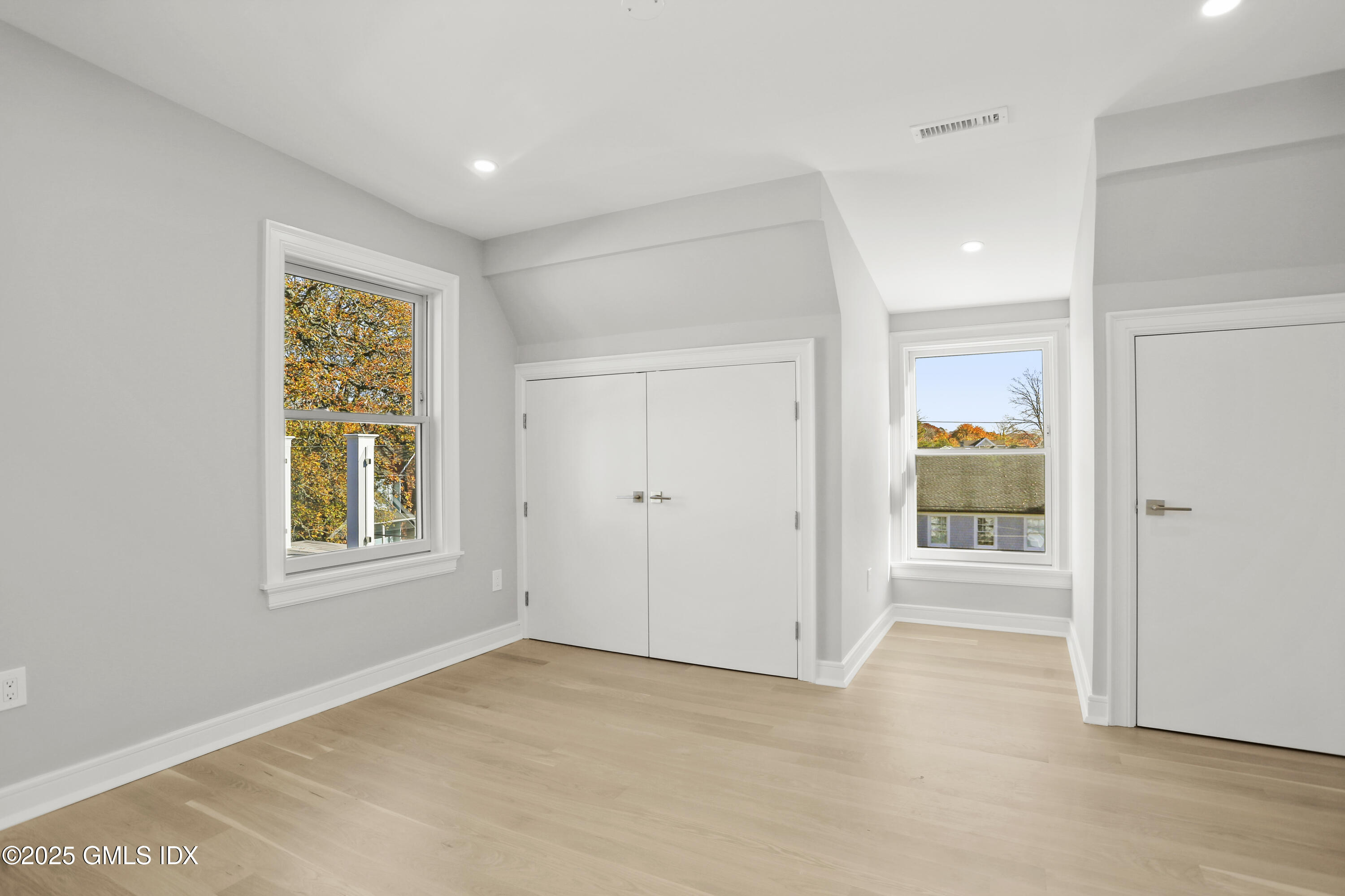 Cos Cob, Connecticut 06807, United States, 4 Bedrooms Bedrooms, ,5 BathroomsBathrooms,Residential,Contingent,116768