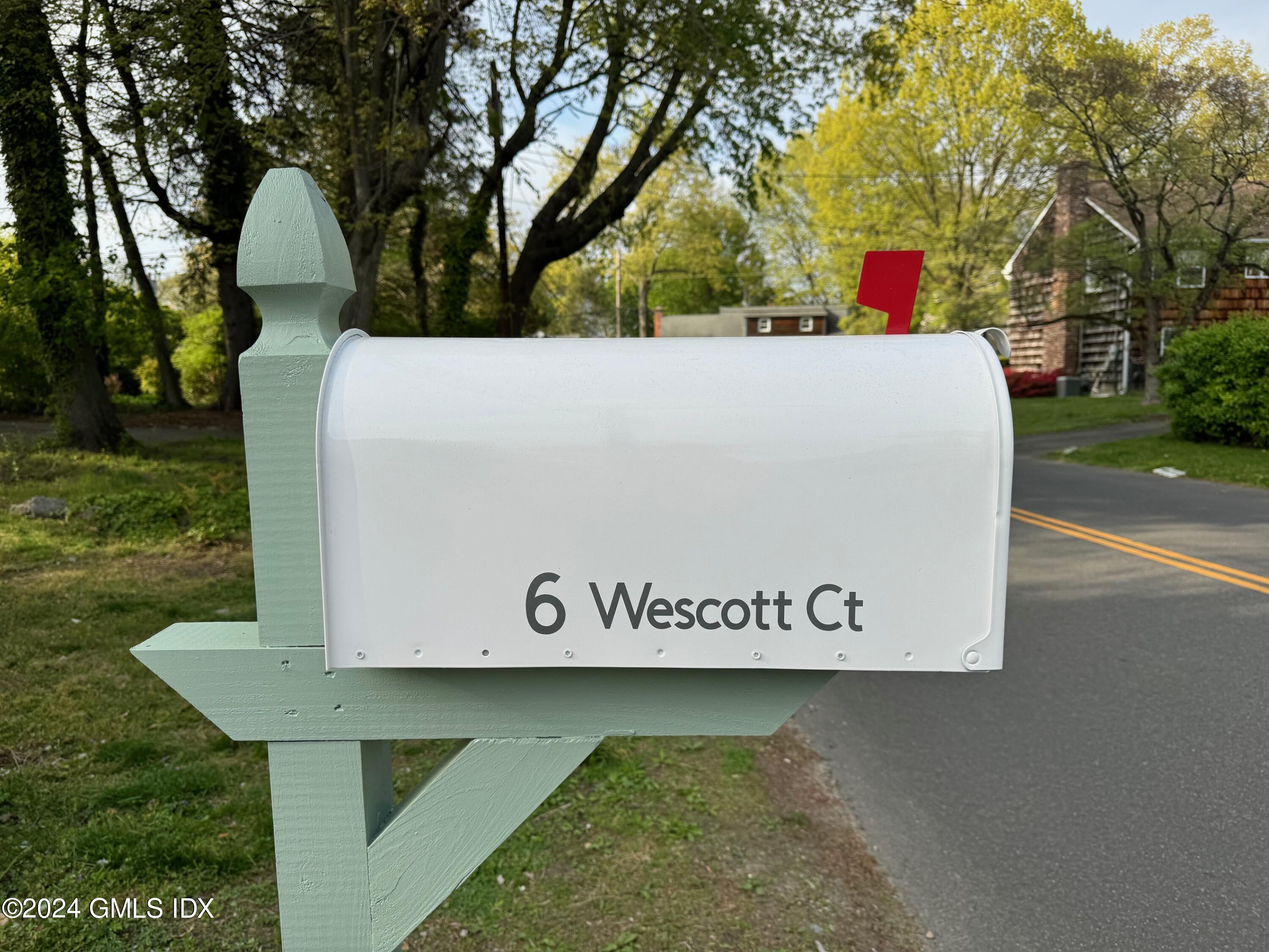 6 Wescott Court, Riverside, Connecticut - 2 Bedrooms  
2 Bathrooms - 