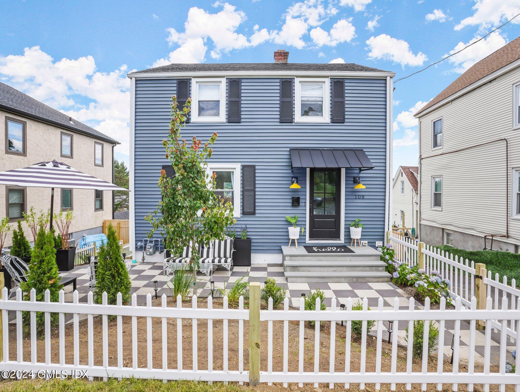 Rental Property at 108 Henry Street, Greenwich, Connecticut - Bedrooms: 2 
Bathrooms: 2.5  - $6,500 MO.