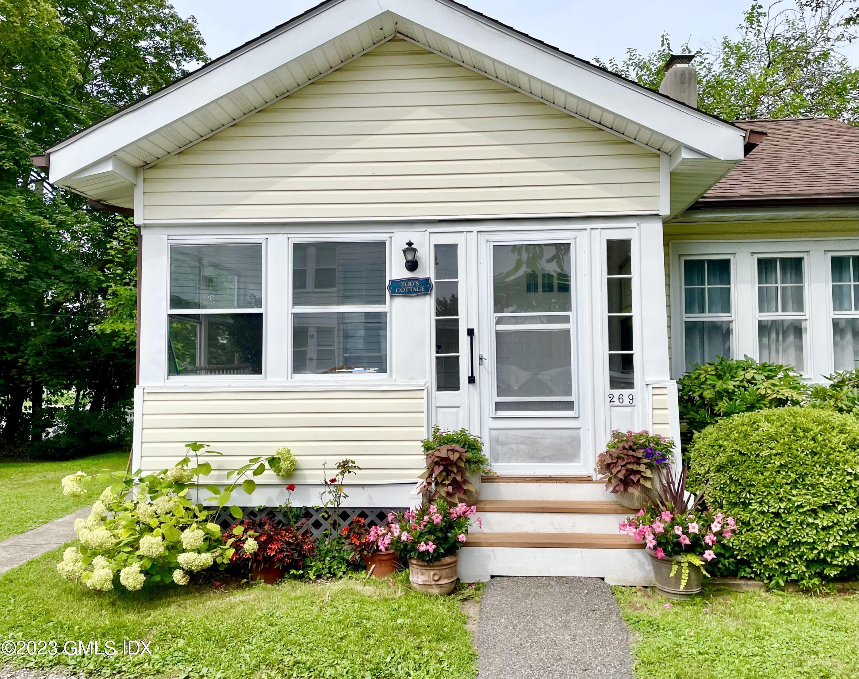 Old Greenwich, Connecticut 06870, United States, 2 Bedrooms Bedrooms, ,1 BathroomBathrooms,Residential,Active,164432