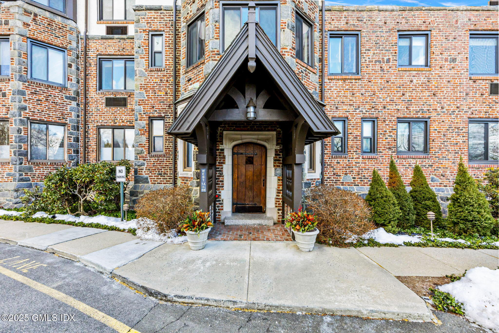 Property for Sale at 47 Lafayette Place, Greenwich, Connecticut - Bedrooms: 1 
Bathrooms: 1  - $799,000