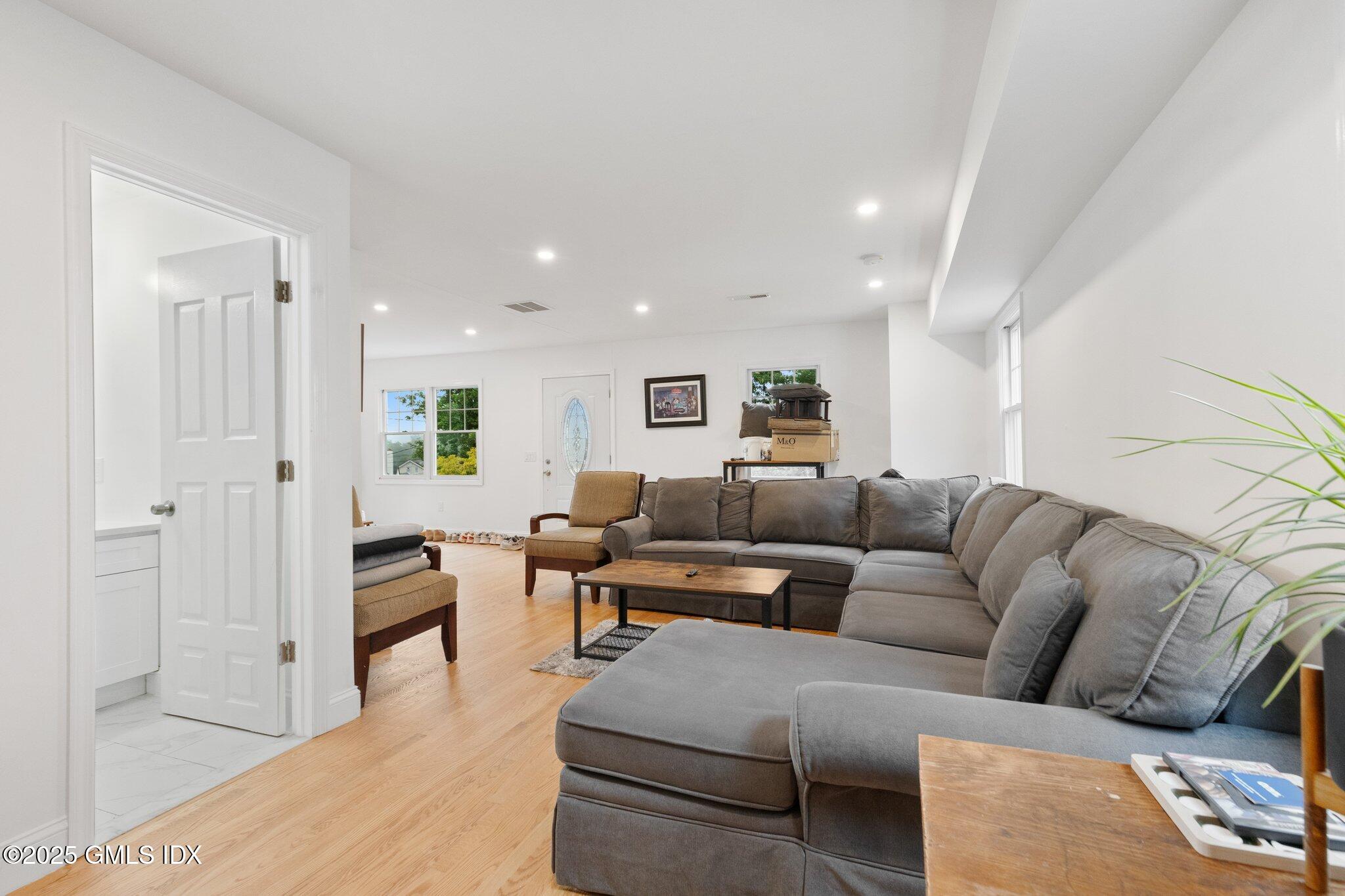 Stamford, Connecticut 06906, United States, ,Residential,Active,225509