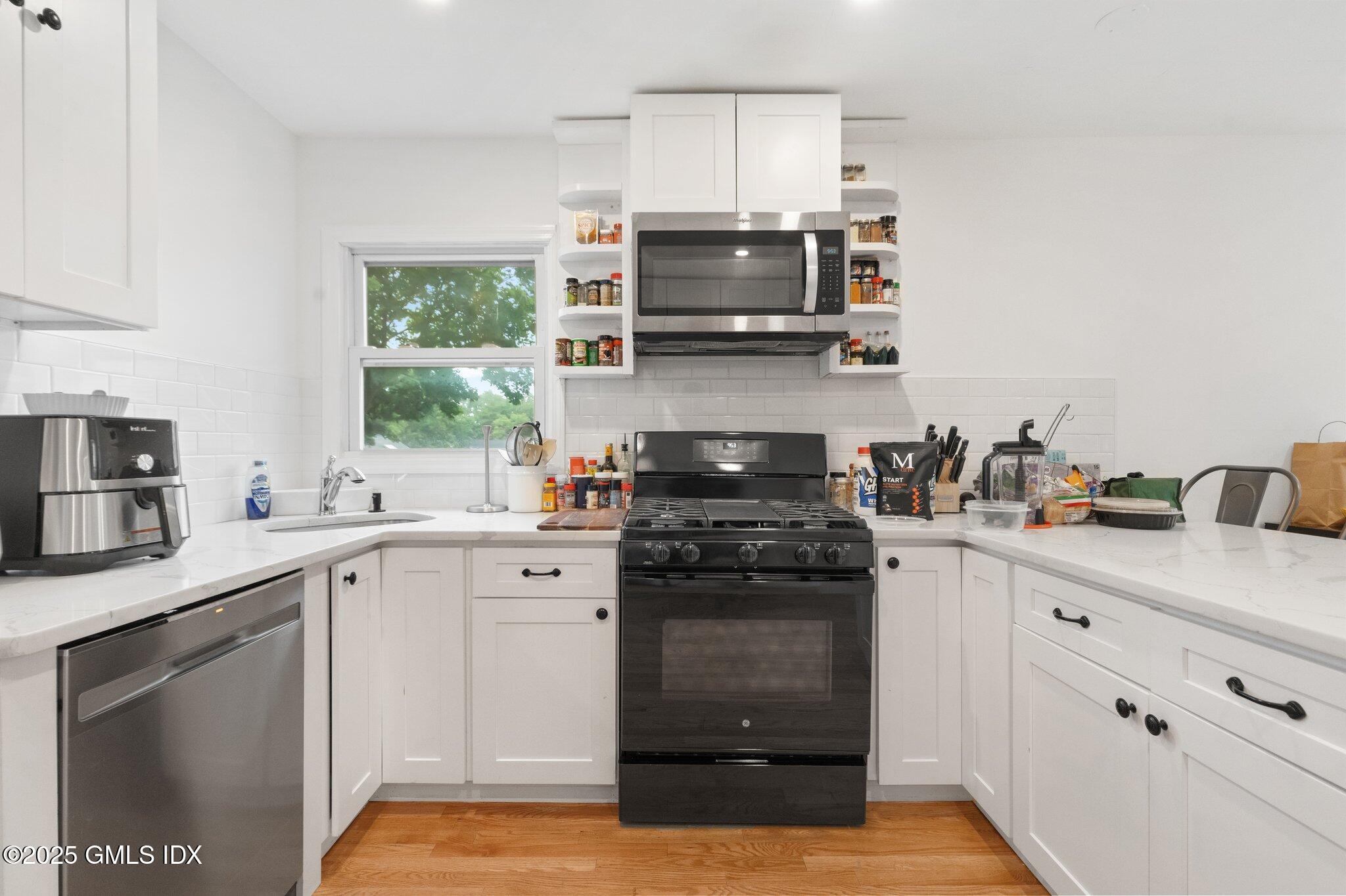 Stamford, Connecticut 06906, United States, ,Residential,Active,225509