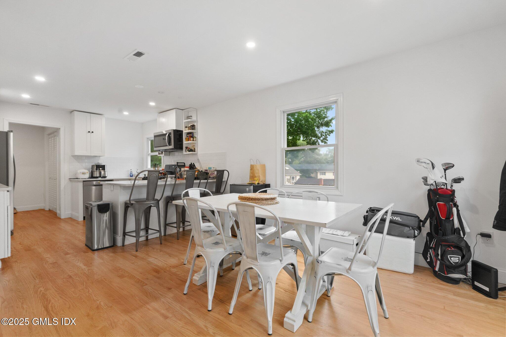 Stamford, Connecticut 06906, United States, ,Residential,Active,225509