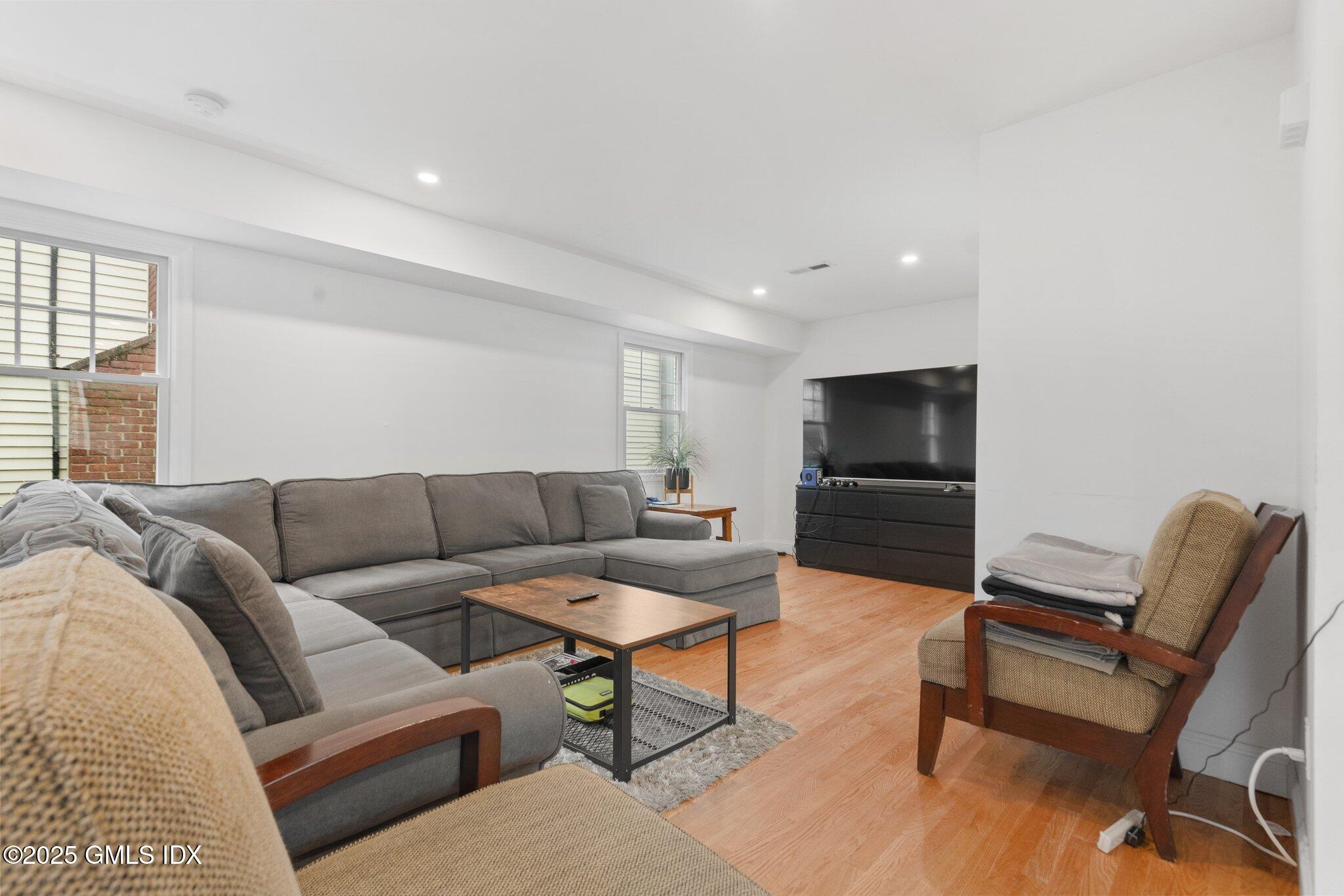 Stamford, Connecticut 06906, United States, ,Residential,Active,225509