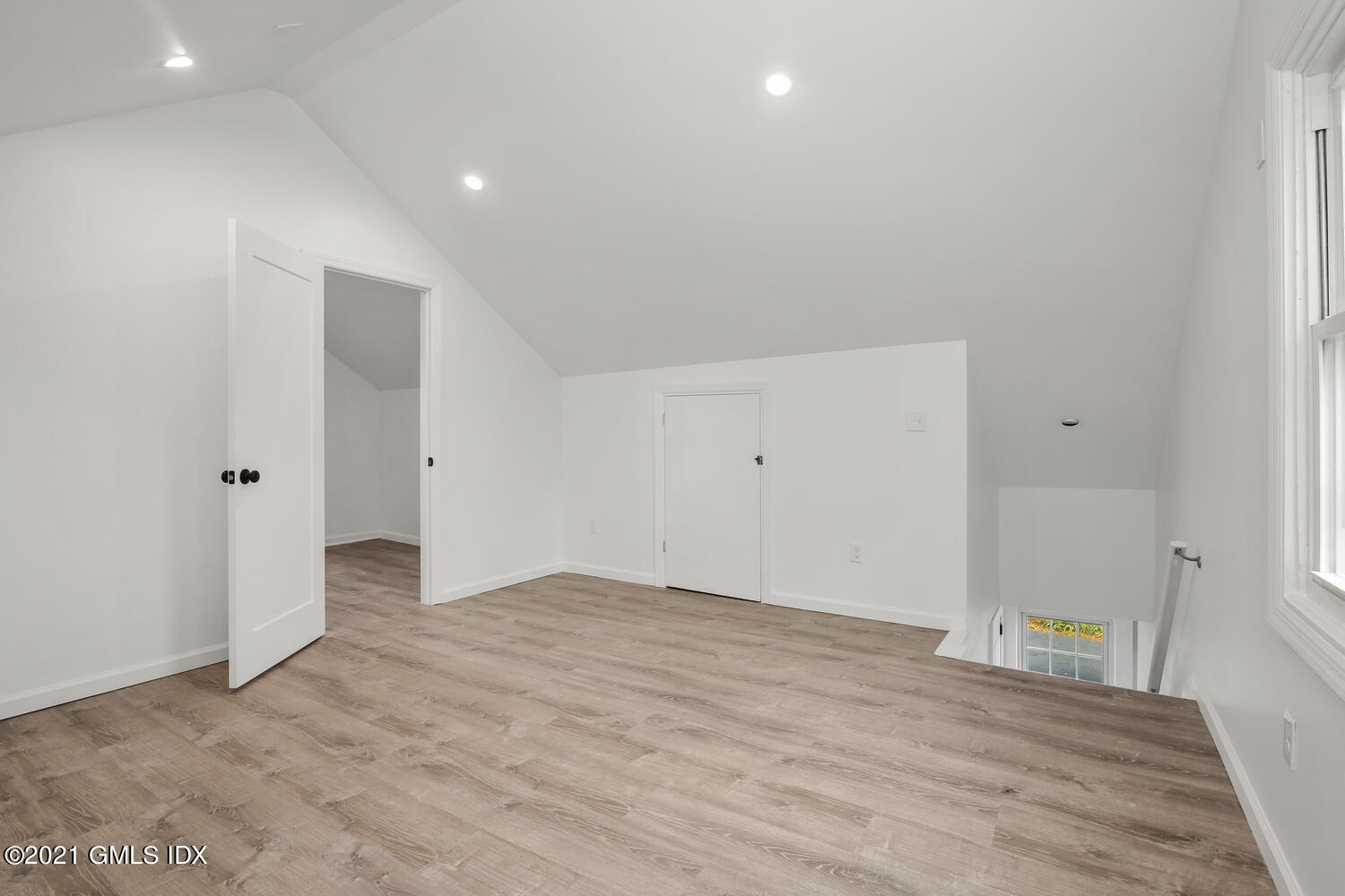 Cos Cob, Connecticut 06807, United States, 3 Bedrooms Bedrooms, ,1 BathroomBathrooms,Residential,Active,139018