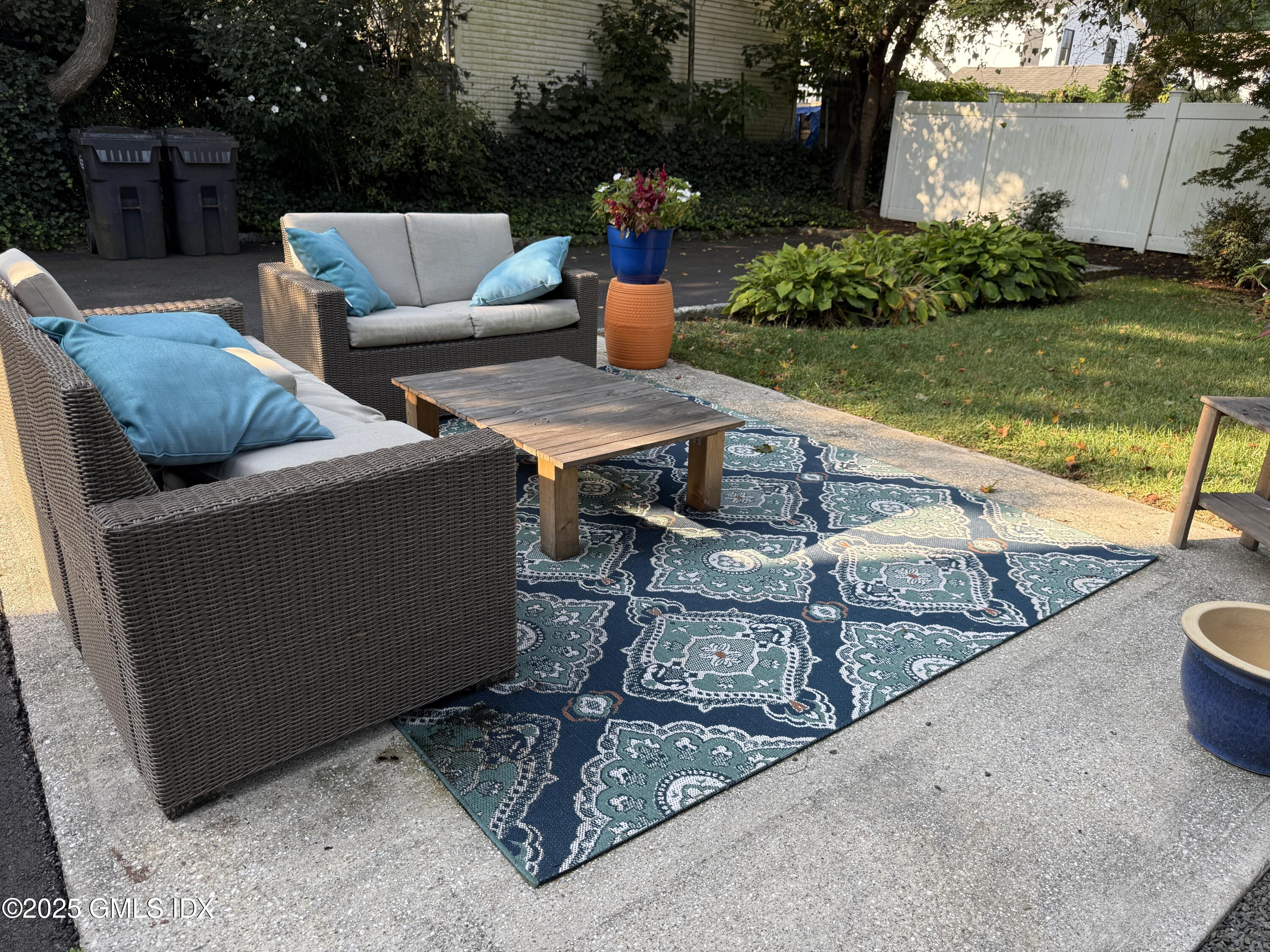 Greenwich, Connecticut 06831, United States, 2 Bedrooms Bedrooms, ,1 BathroomBathrooms,Residential,Active,215774