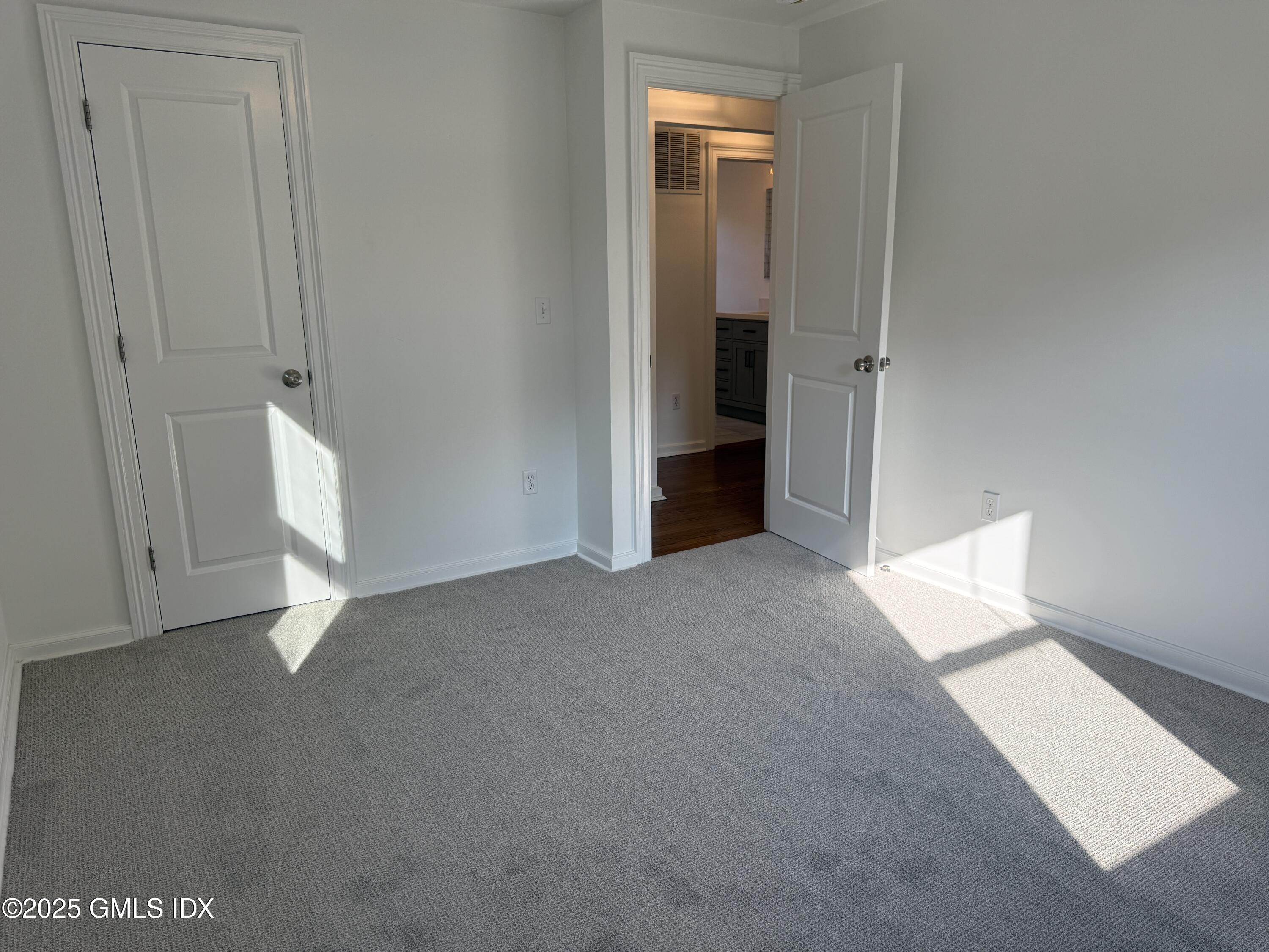 Greenwich, Connecticut 06831, United States, 2 Bedrooms Bedrooms, ,1 BathroomBathrooms,Residential,Active,215774