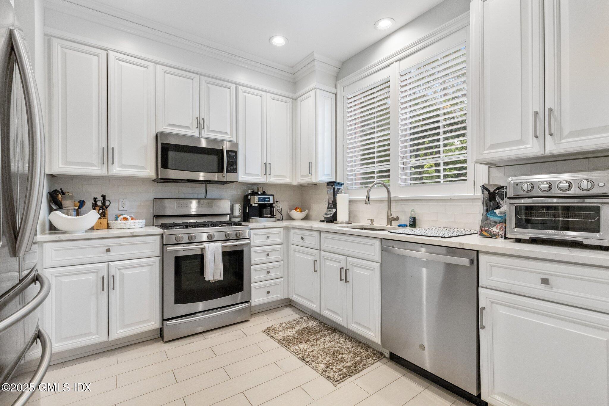 Greenwich, Connecticut 06830, United States, 3 Bedrooms Bedrooms, ,4 BathroomsBathrooms,Residential,Active,145732