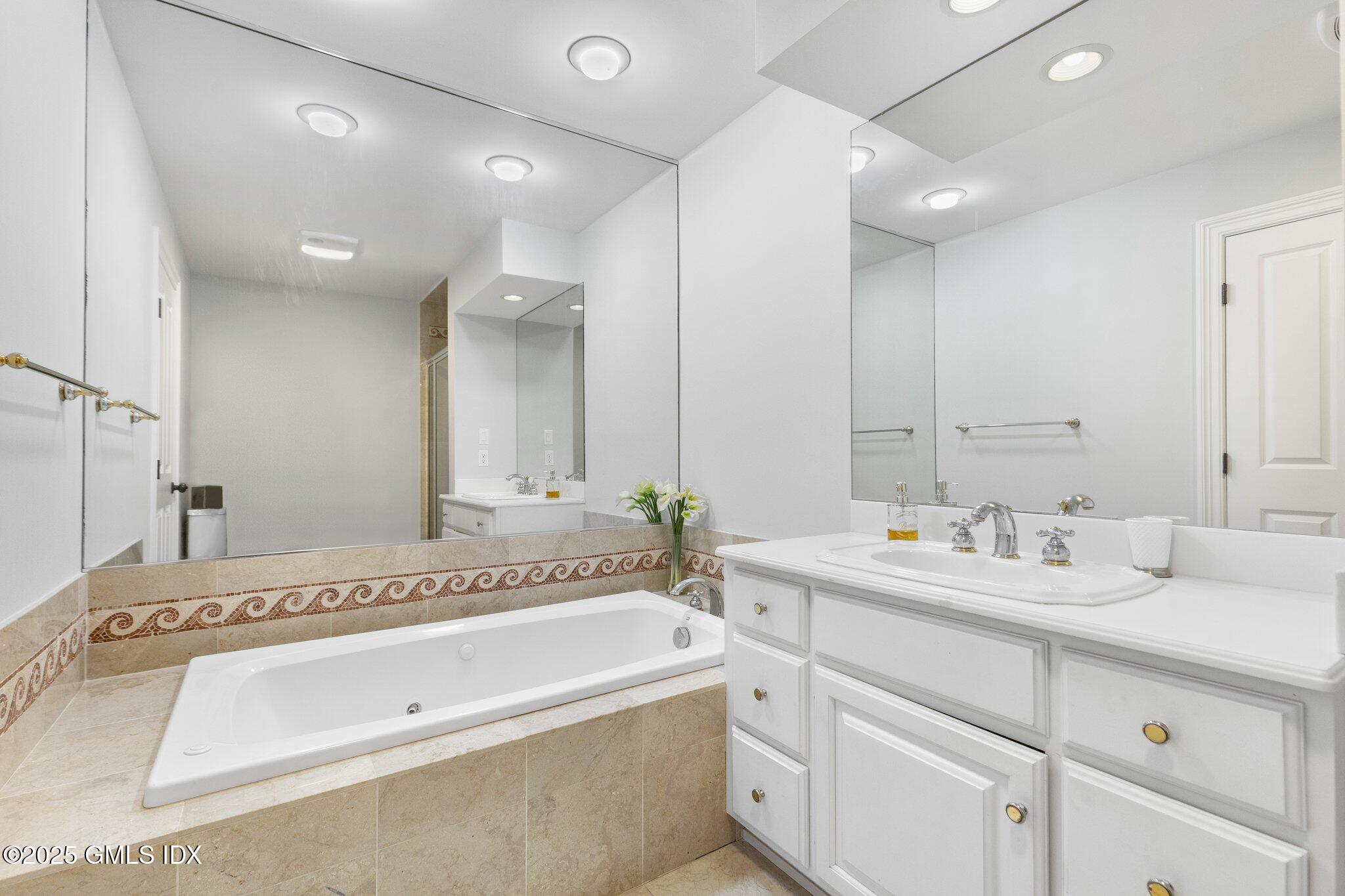 Greenwich, Connecticut 06830, United States, 3 Bedrooms Bedrooms, ,4 BathroomsBathrooms,Residential,Active,145732