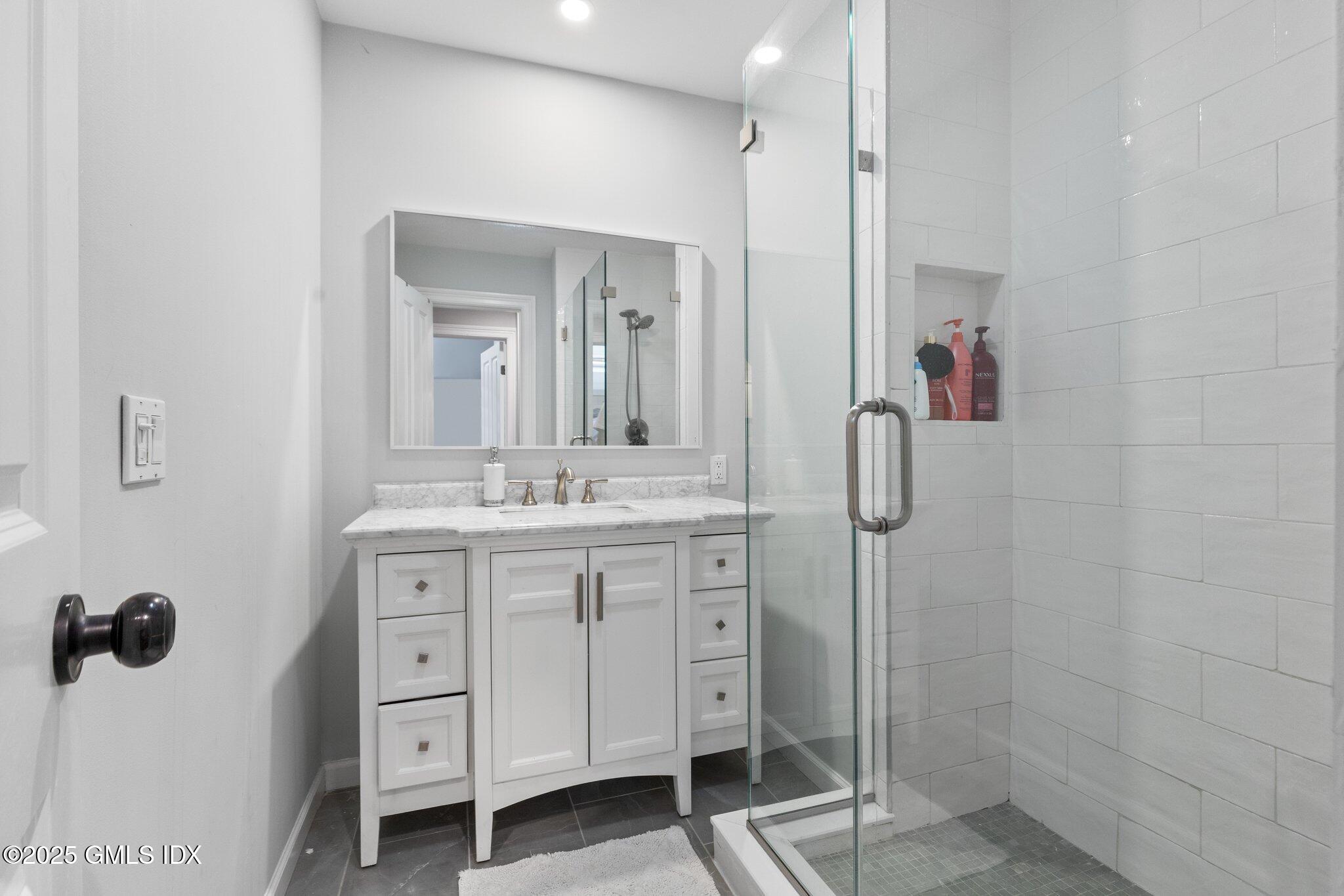 Greenwich, Connecticut 06830, United States, 3 Bedrooms Bedrooms, ,4 BathroomsBathrooms,Residential,Active,145732