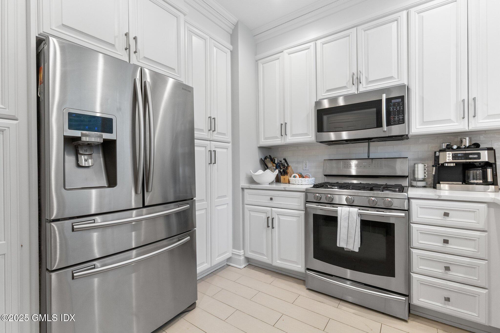 Greenwich, Connecticut 06830, United States, 3 Bedrooms Bedrooms, ,4 BathroomsBathrooms,Residential,Active,145732