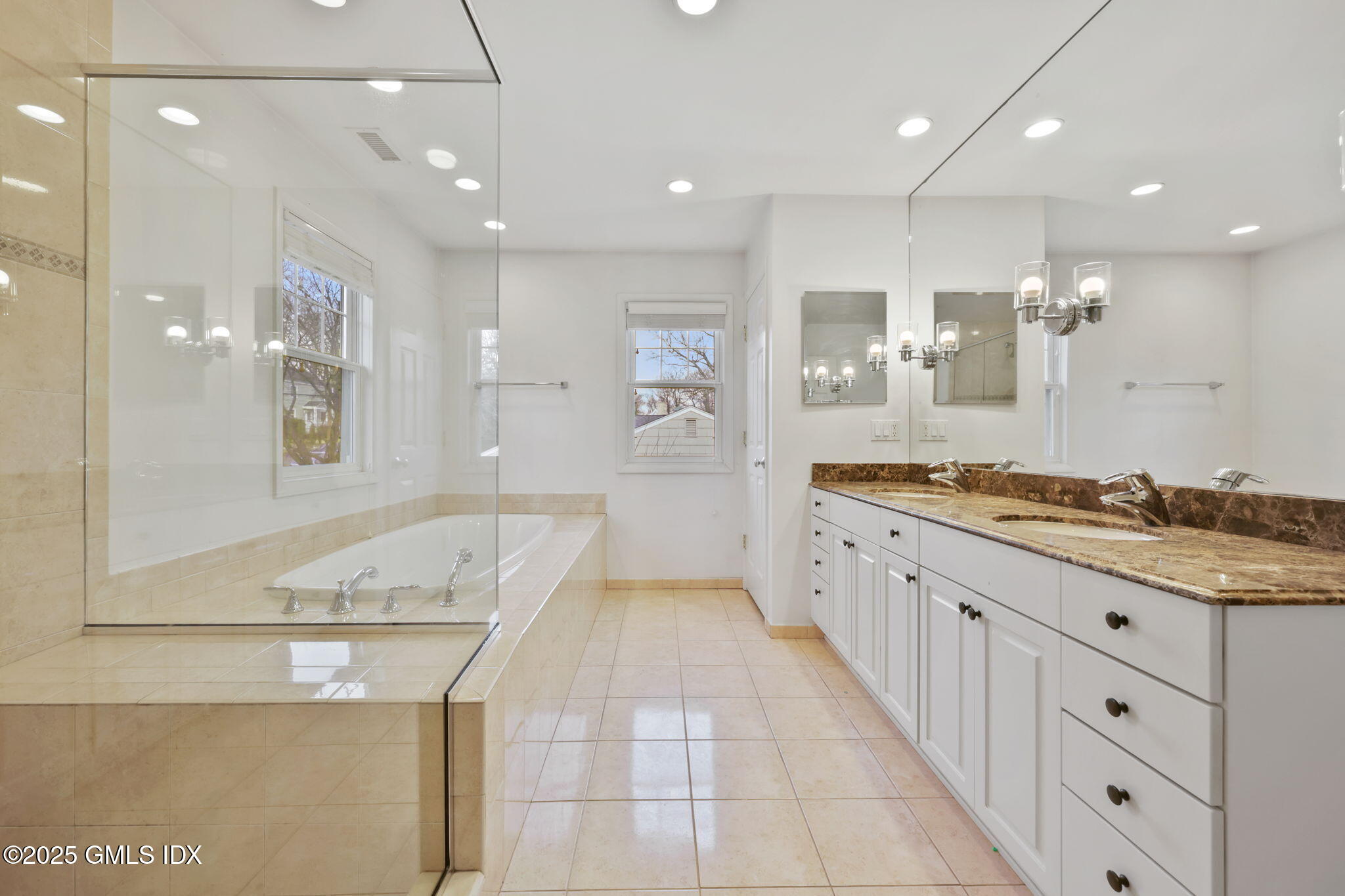 Old Greenwich, Connecticut 06870, United States, 4 Bedrooms Bedrooms, ,4 BathroomsBathrooms,Residential,Active,252810